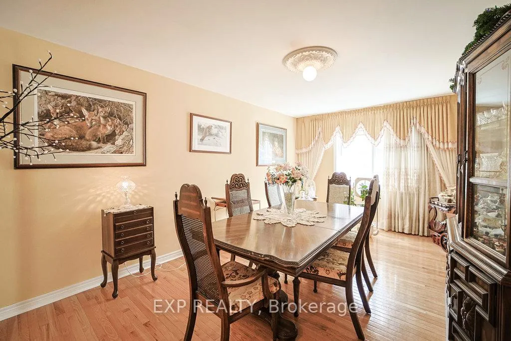 Photo 10 of 27 Green Pine Crescent, Wasaga Beach — HOMEH