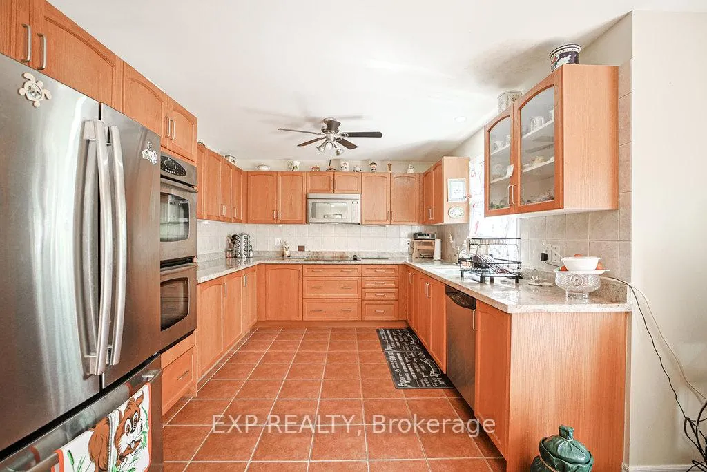 Photo 12 of 27 Green Pine Crescent, Wasaga Beach — HOMEH