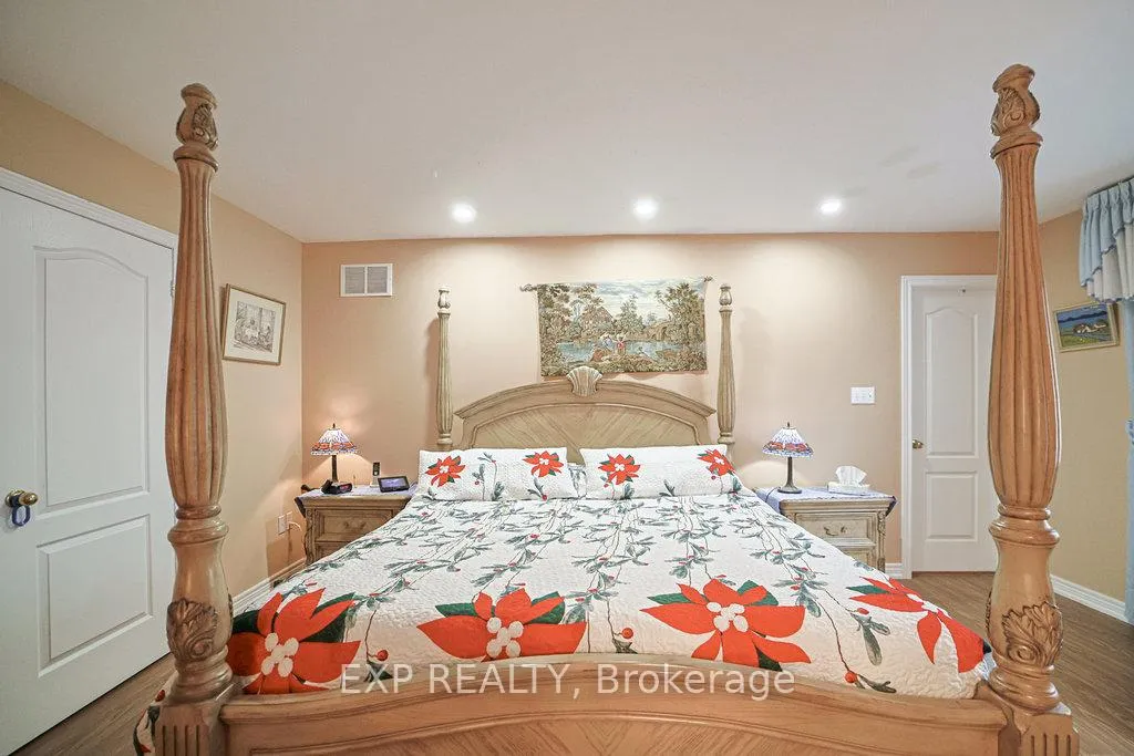 Photo 17 of 27 Green Pine Crescent, Wasaga Beach — HOMEH