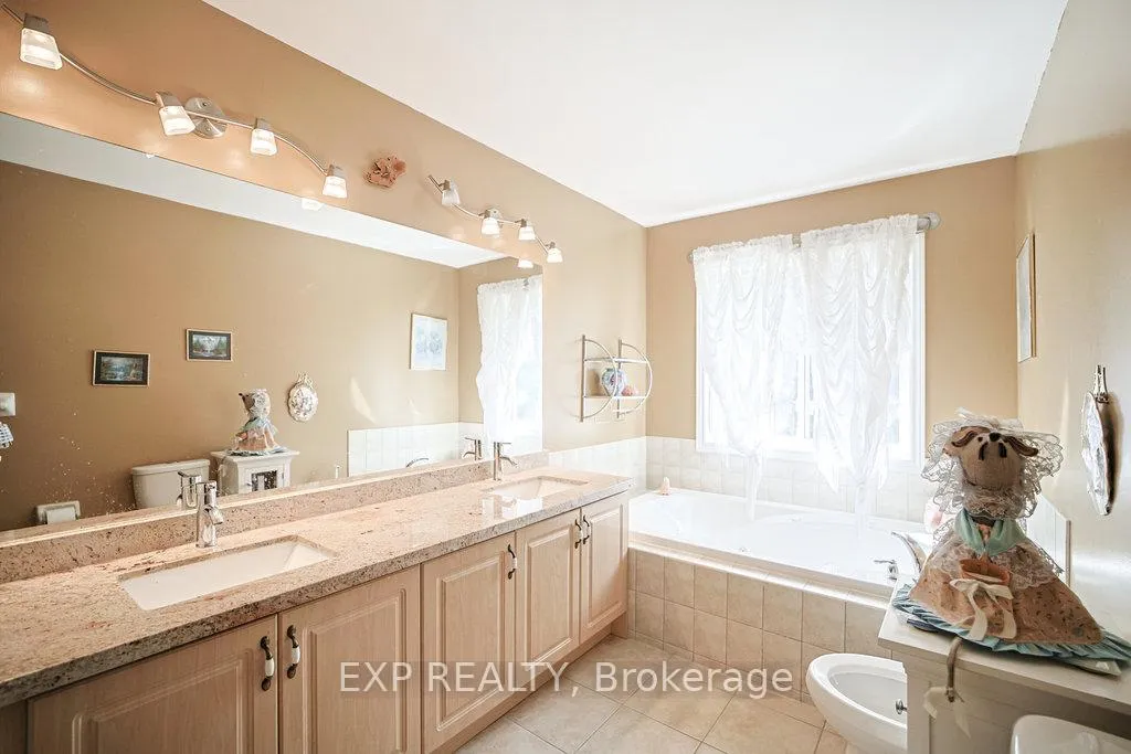 Photo 18 of 27 Green Pine Crescent, Wasaga Beach — HOMEH