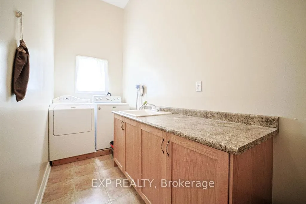 Photo 25 of 27 Green Pine Crescent, Wasaga Beach — HOMEH