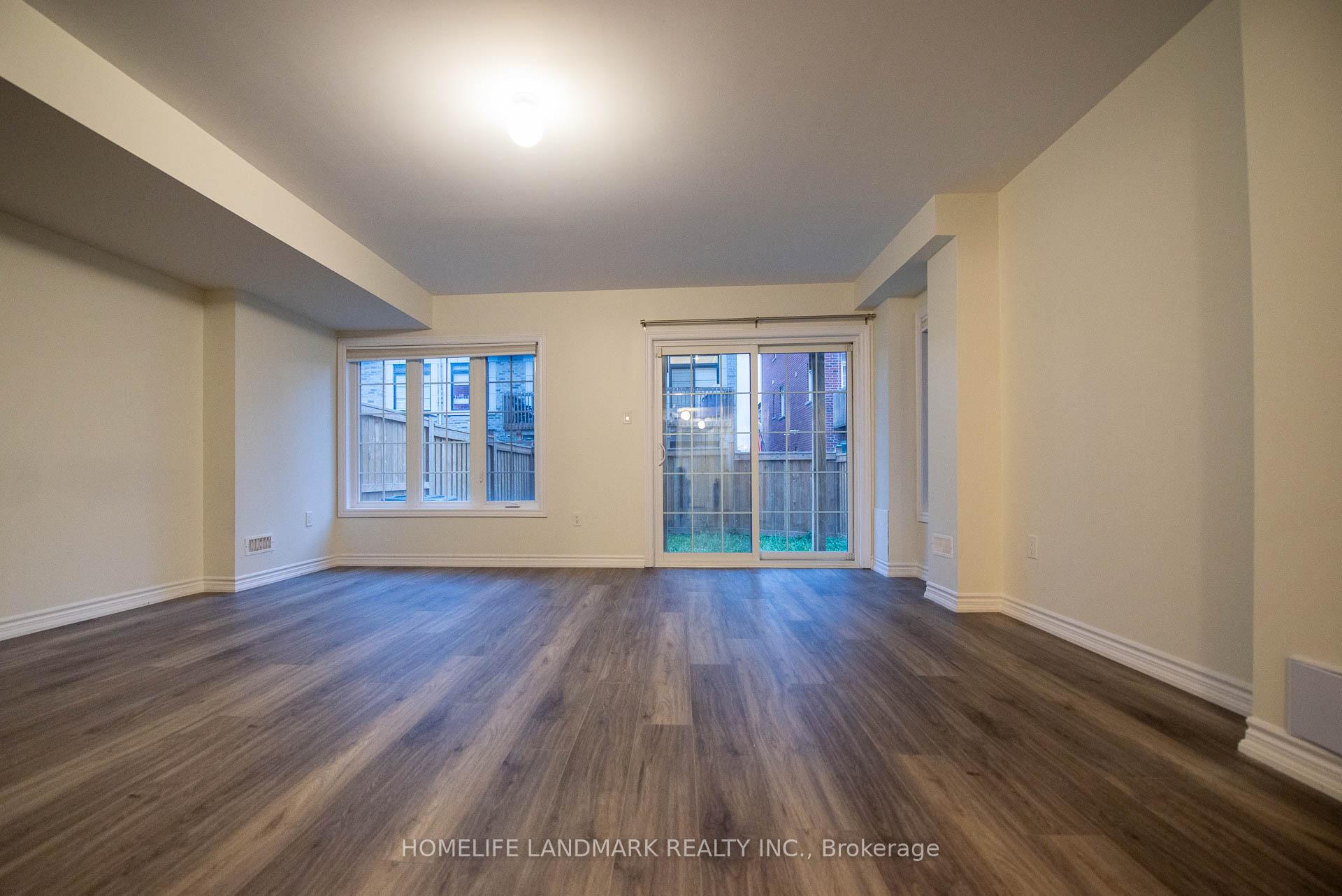 Photo 2 of 98 Farooq Boulevard, Vaughan, Vellore Village — HOMEH