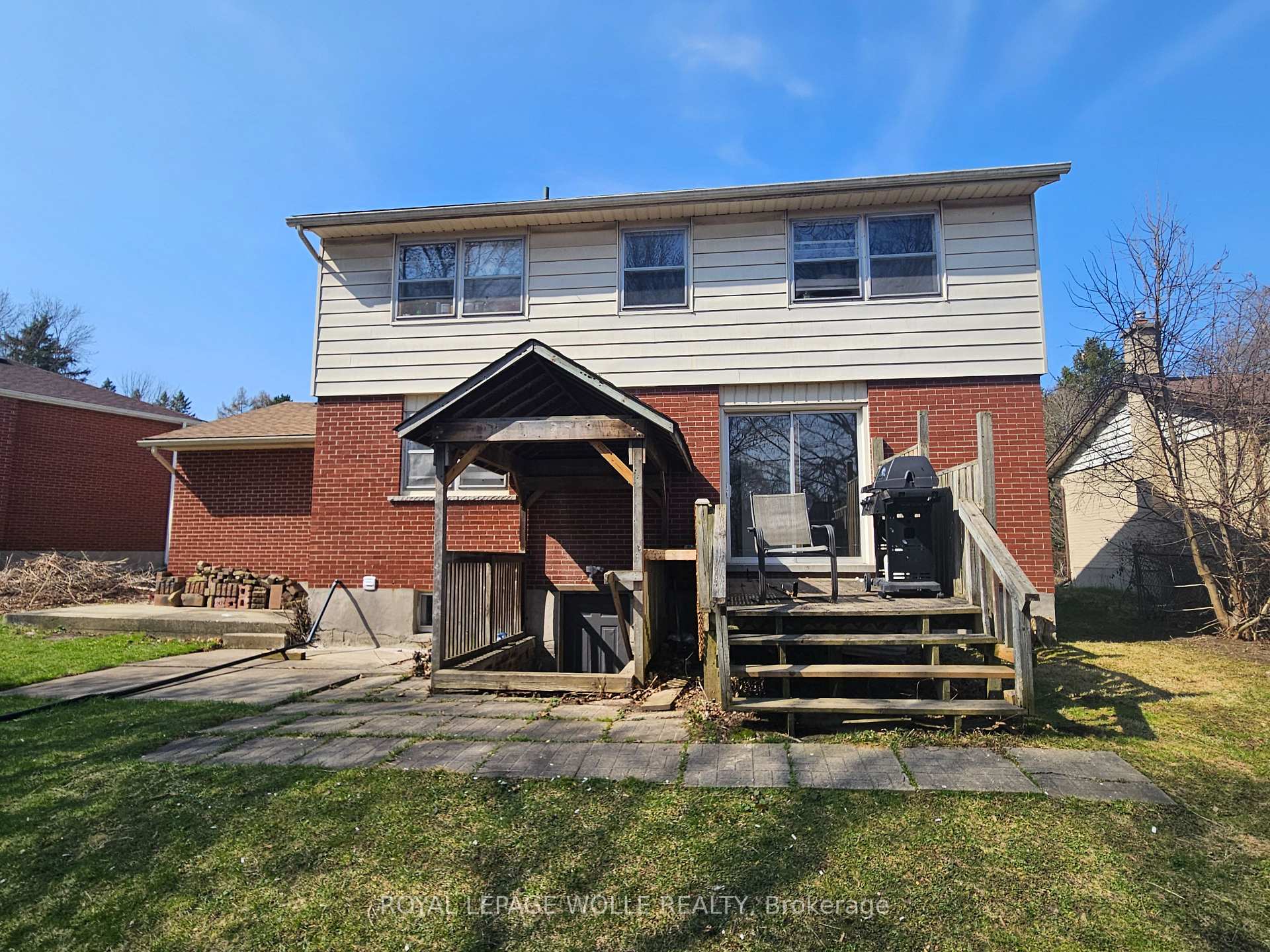 Photo 3 of 42 Cardill Crescent, Waterloo — HOMEH