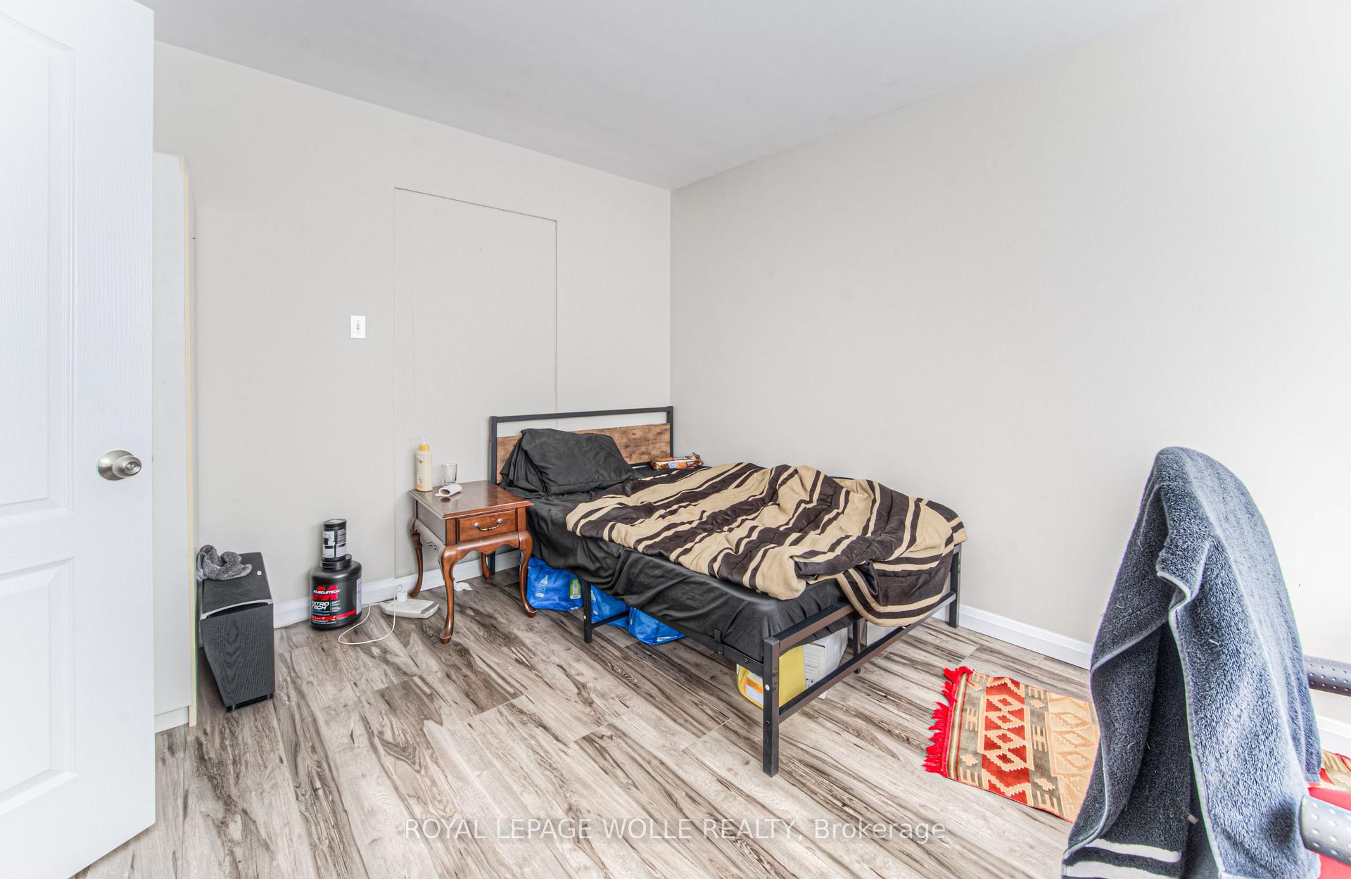 Photo 5 of 42 Cardill Crescent, Waterloo — HOMEH