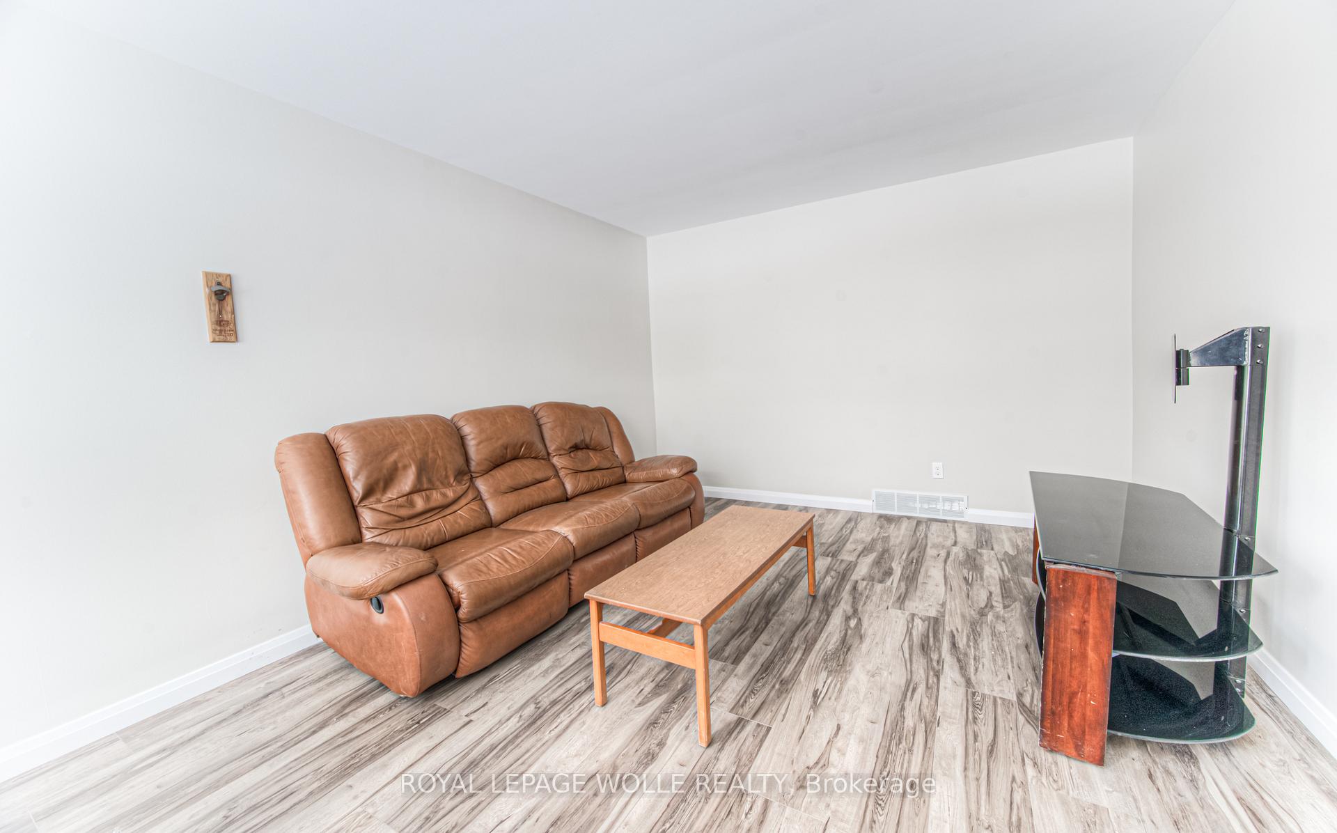 Photo 8 of 42 Cardill Crescent, Waterloo — HOMEH