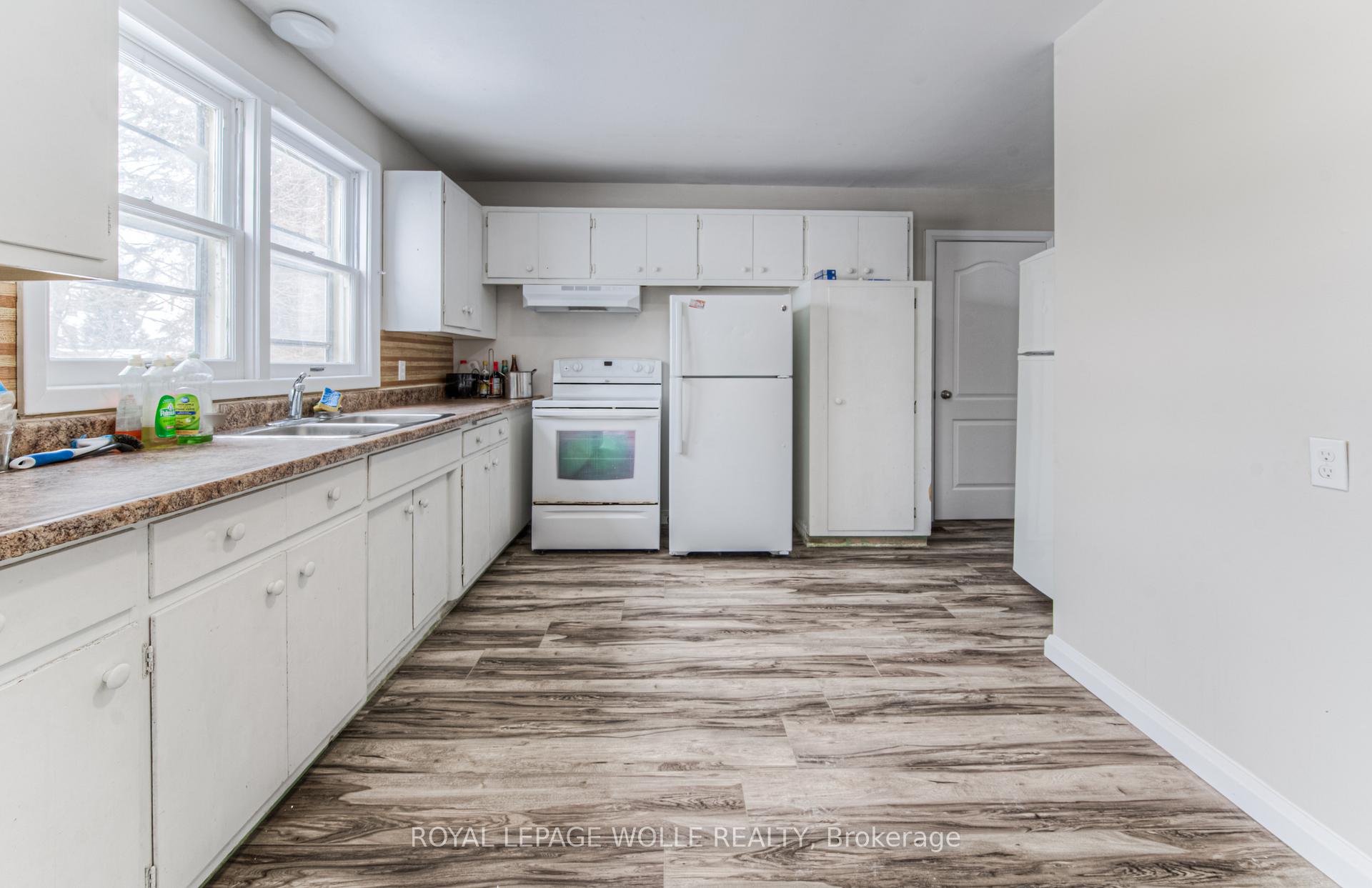 Photo 12 of 42 Cardill Crescent, Waterloo — HOMEH