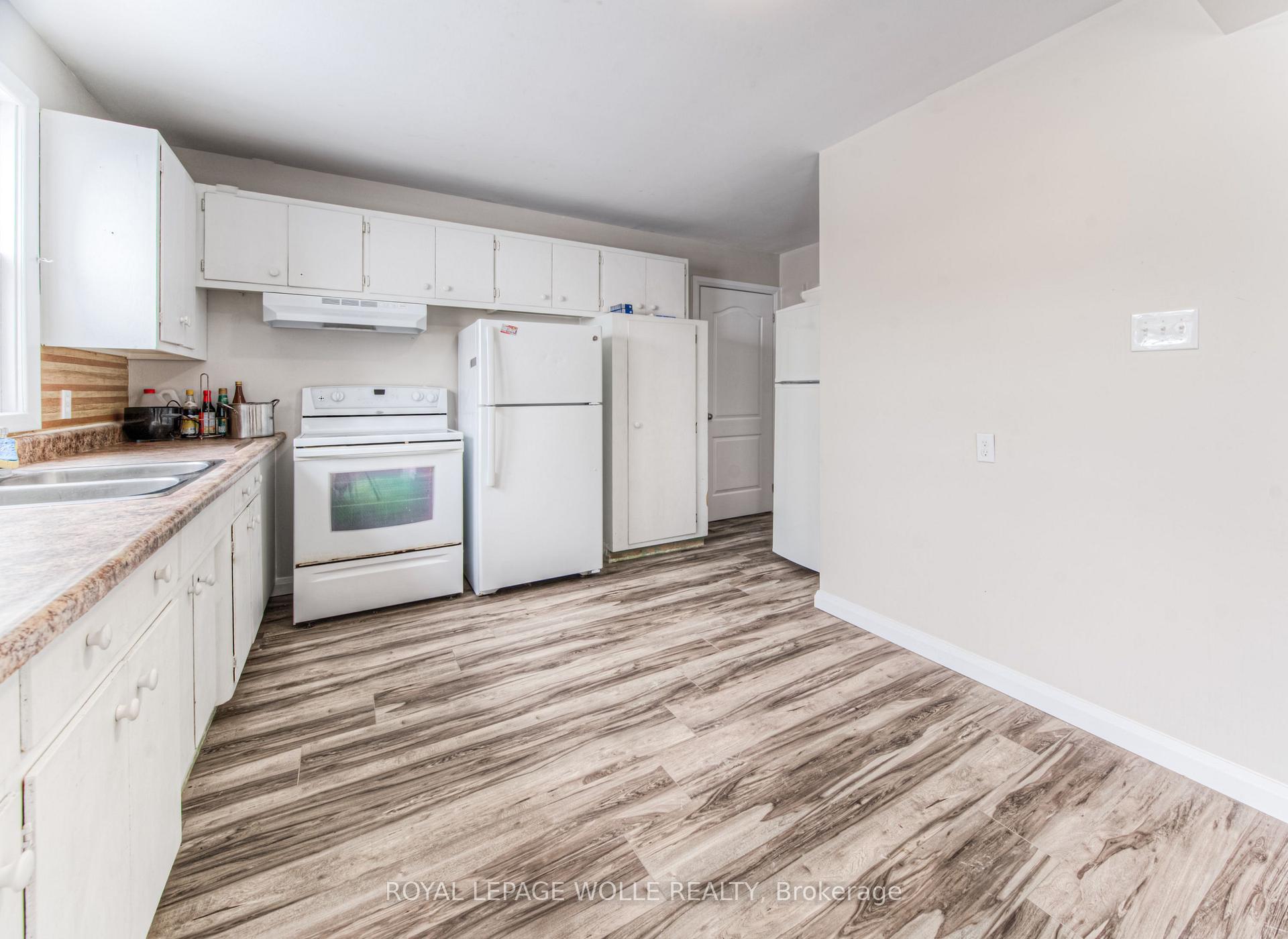 Photo 13 of 42 Cardill Crescent, Waterloo — HOMEH