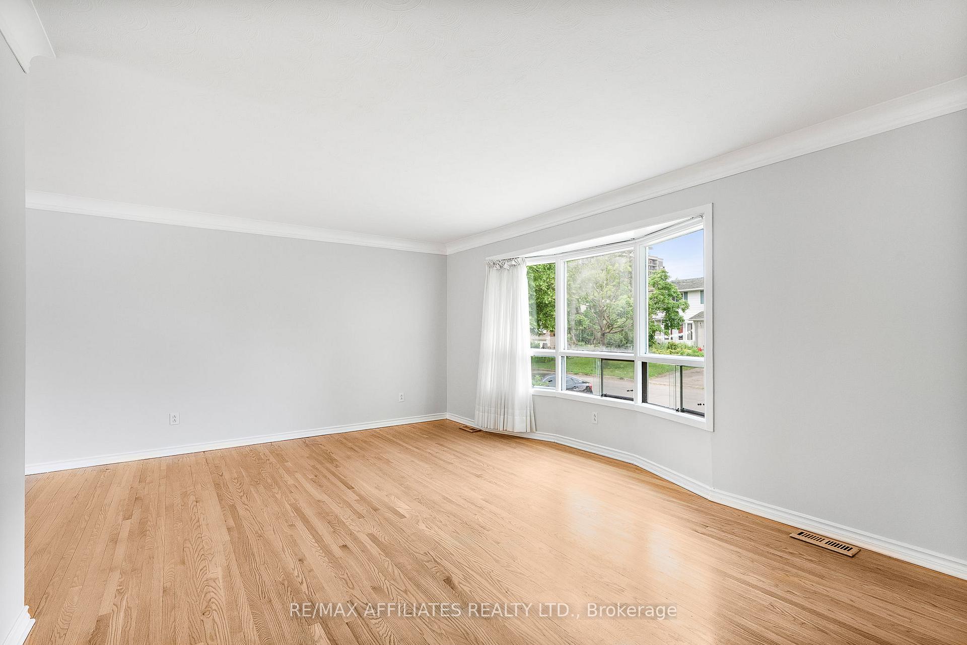 Photo 6 of 1860 Florida Avenue, Ottawa, Guildwood Estates - Urbandale Acres — HOMEH
