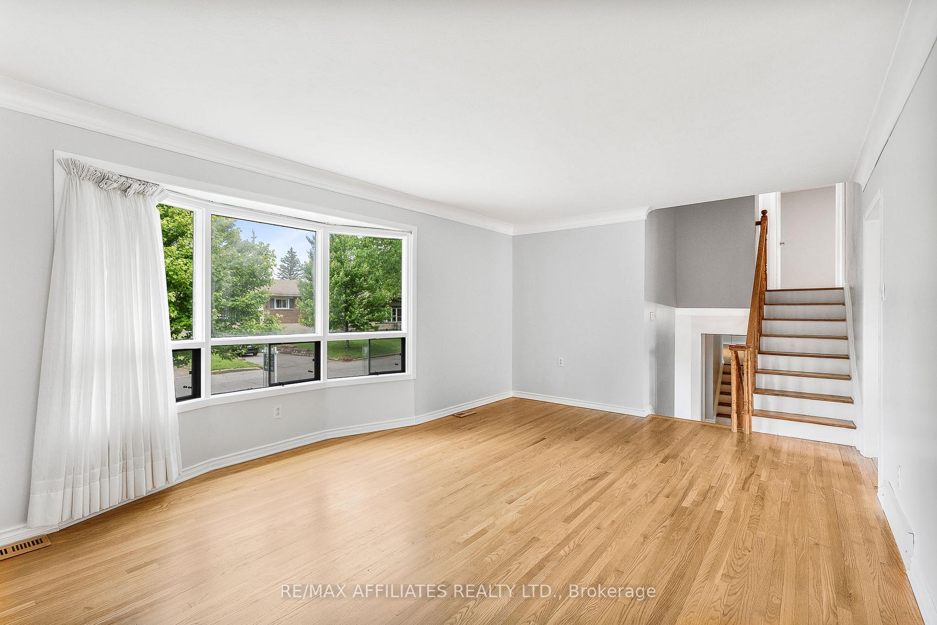 Photo 8 of 1860 Florida Avenue, Ottawa, Guildwood Estates - Urbandale Acres — HOMEH