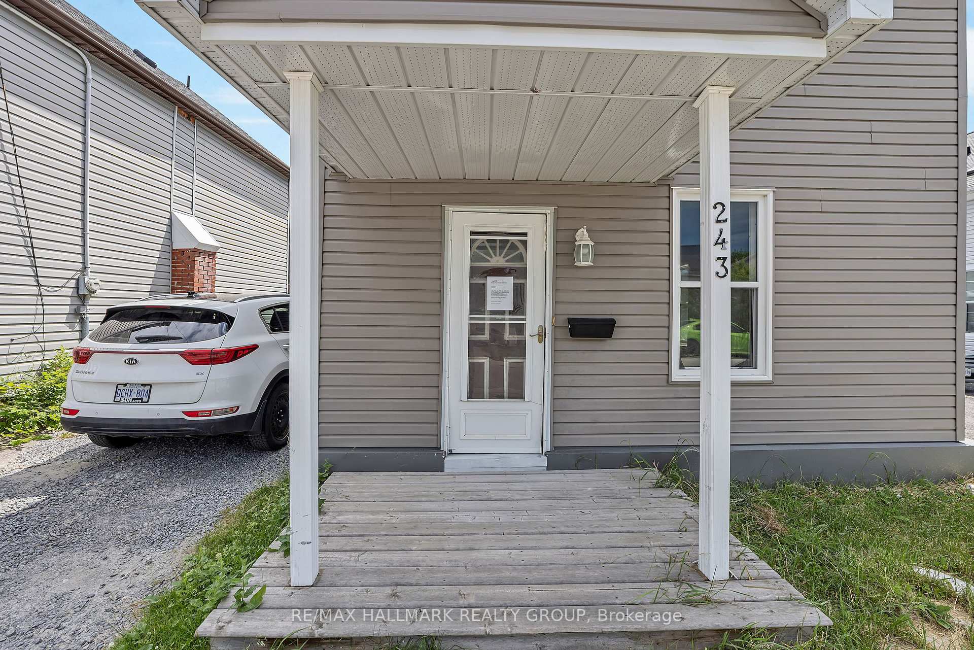 Photo 3 of 243 Harriet Street, Arnprior — HOMEH