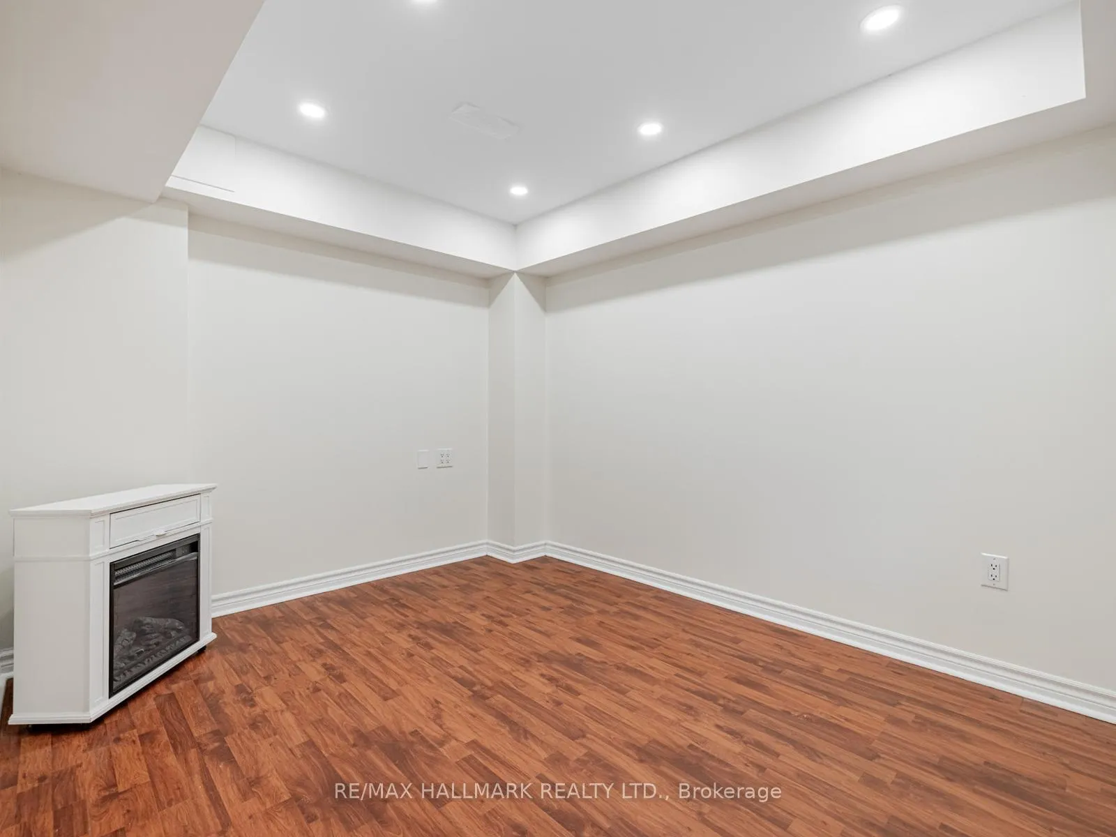 Photo 8 of Unit (BSMT), 2 Michelle Drive, Vaughan, East Woodbridge — HOMEH
