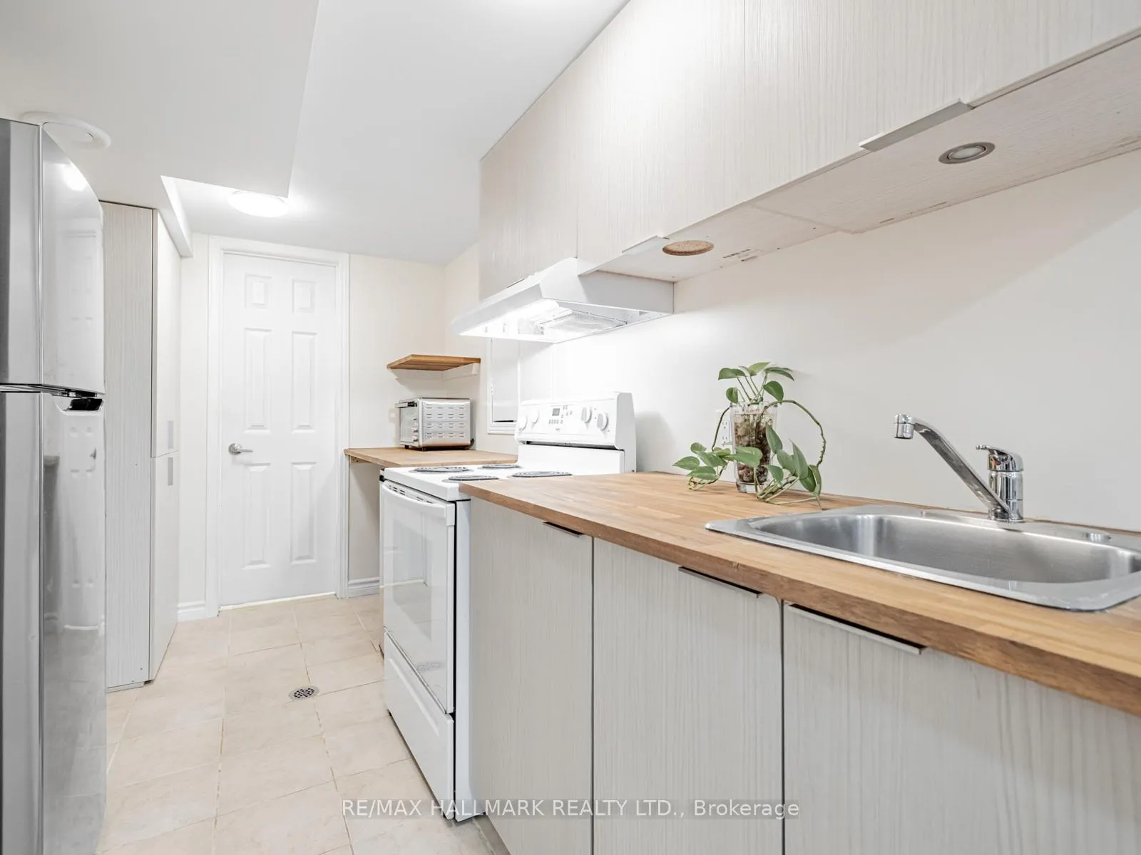 Photo 9 of Unit (BSMT), 2 Michelle Drive, Vaughan, East Woodbridge — HOMEH