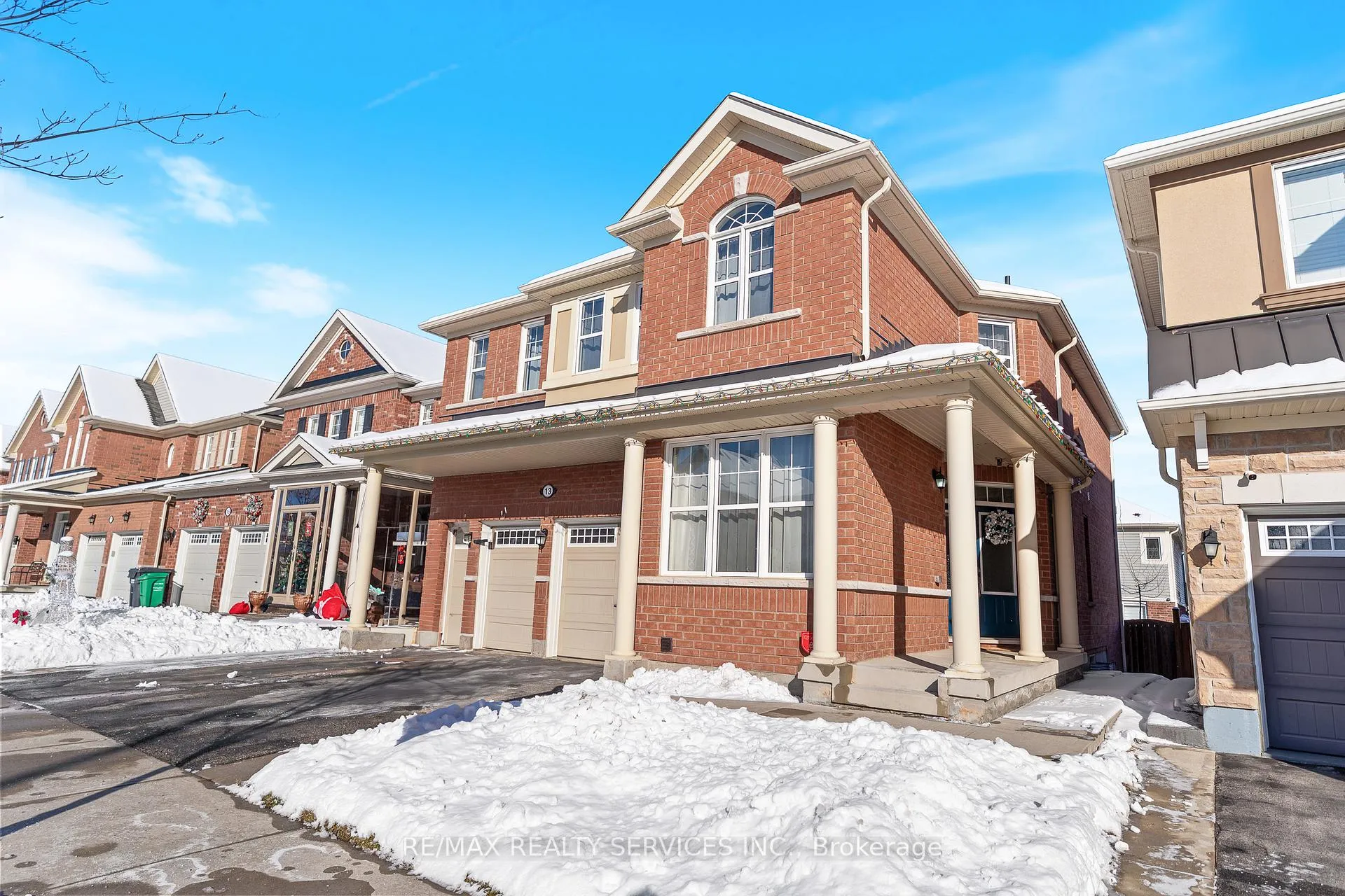 Photo 2 of 13 Fenchurch Drive, Brampton, Northwest Brampton — HOMEH