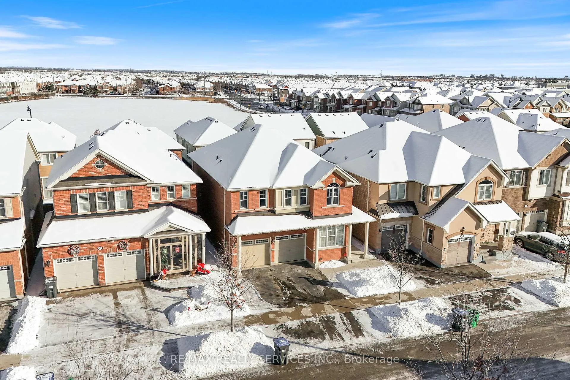 Photo 3 of 13 Fenchurch Drive, Brampton, Northwest Brampton — HOMEH