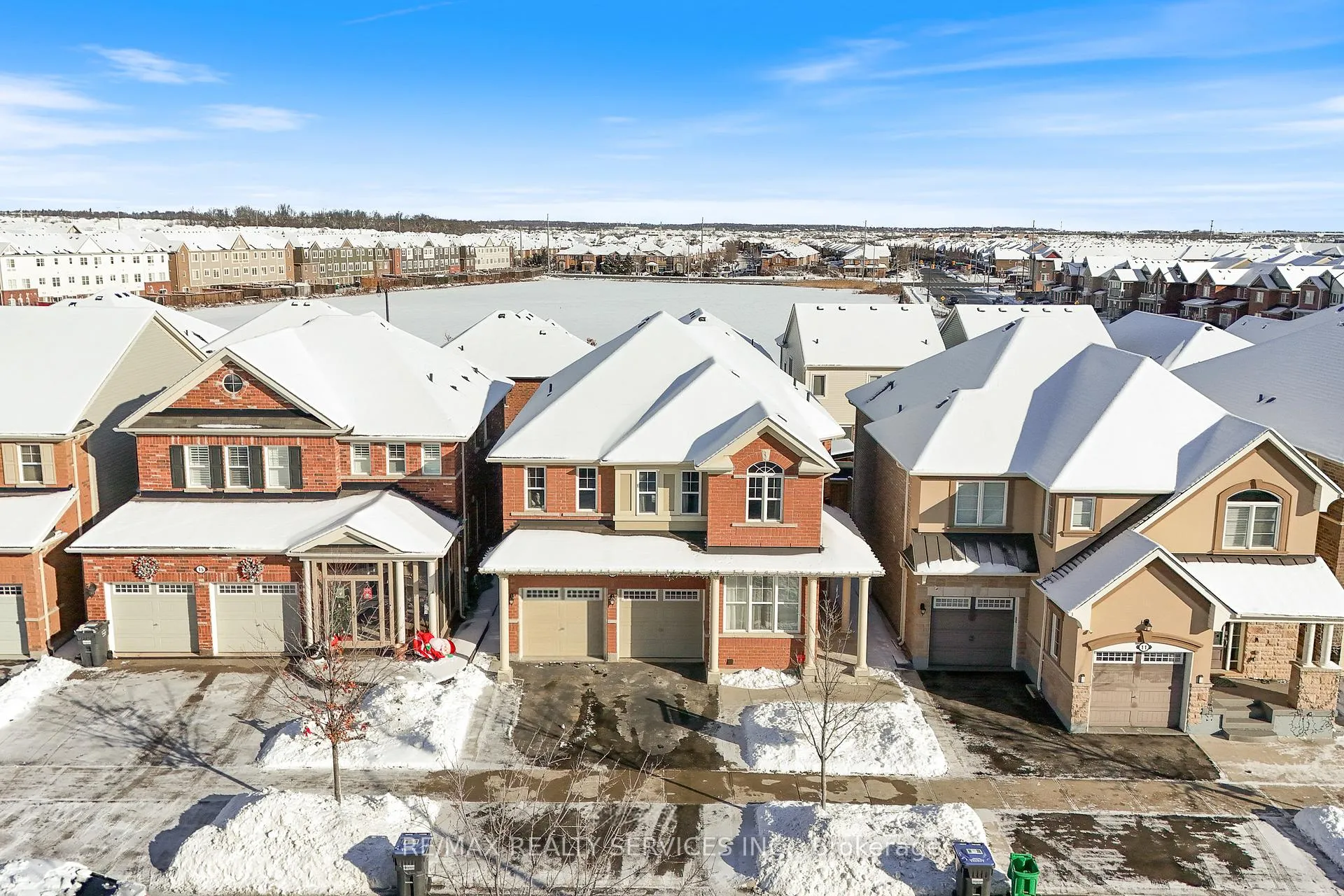 Photo 4 of 13 Fenchurch Drive, Brampton, Northwest Brampton — HOMEH