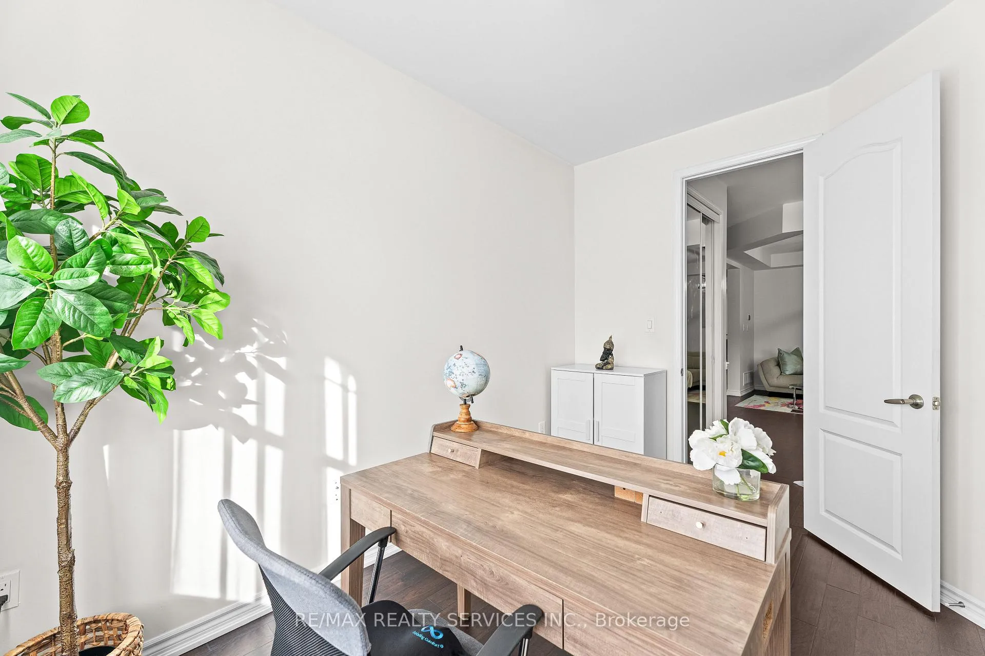 Photo 11 of 13 Fenchurch Drive, Brampton, Northwest Brampton — HOMEH