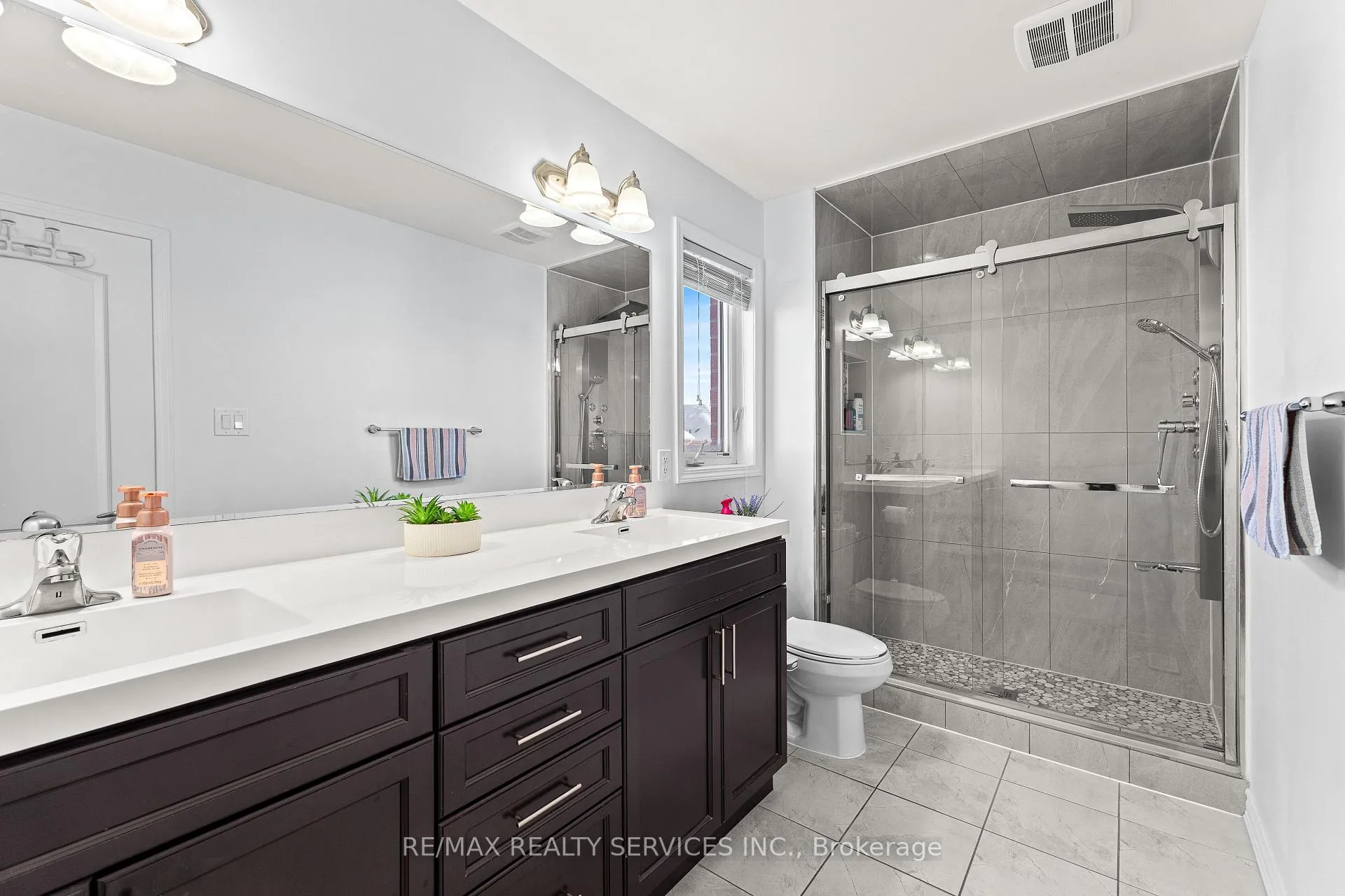 Photo 26 of 13 Fenchurch Drive, Brampton, Northwest Brampton — HOMEH