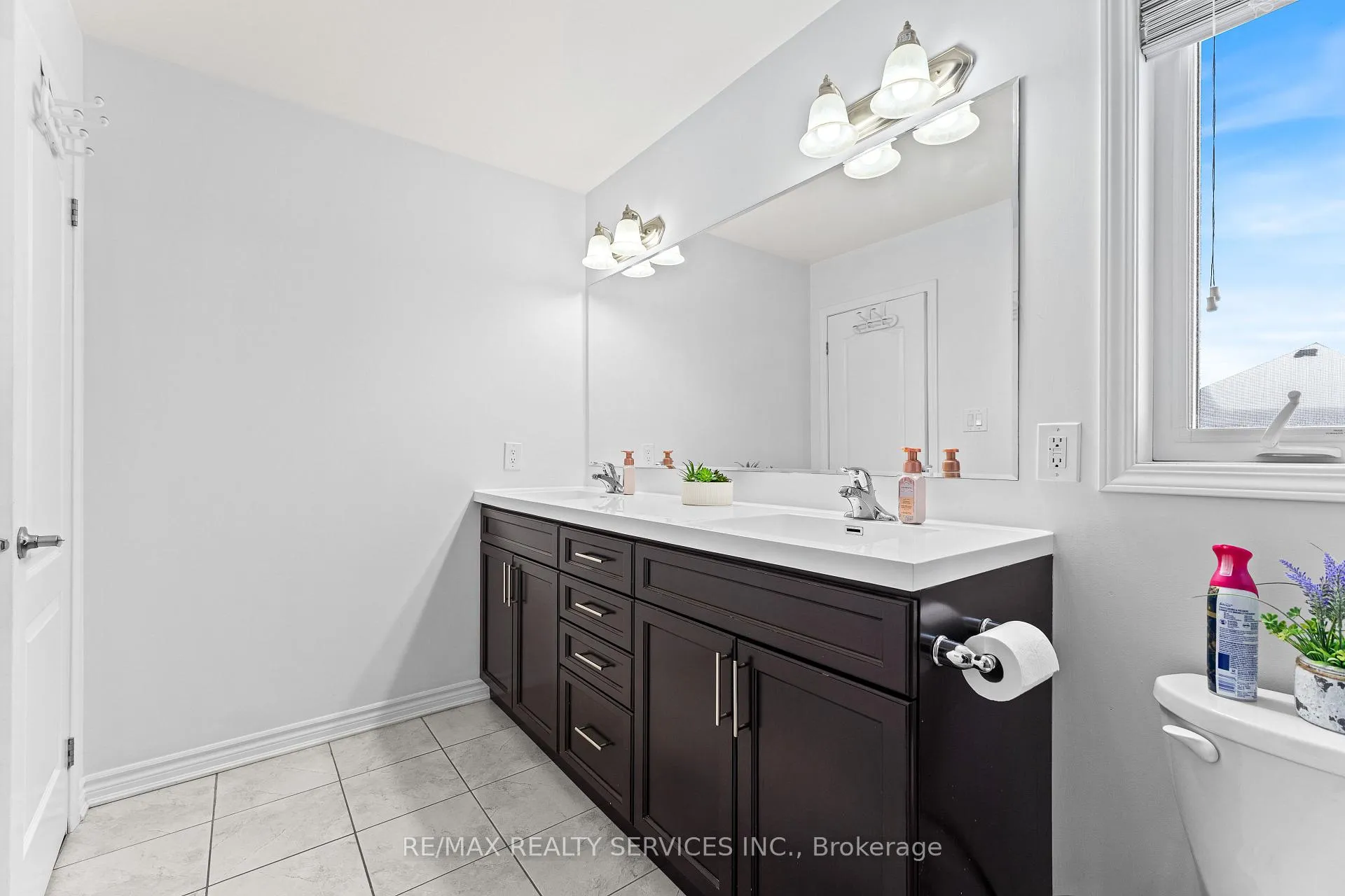 Photo 27 of 13 Fenchurch Drive, Brampton, Northwest Brampton — HOMEH