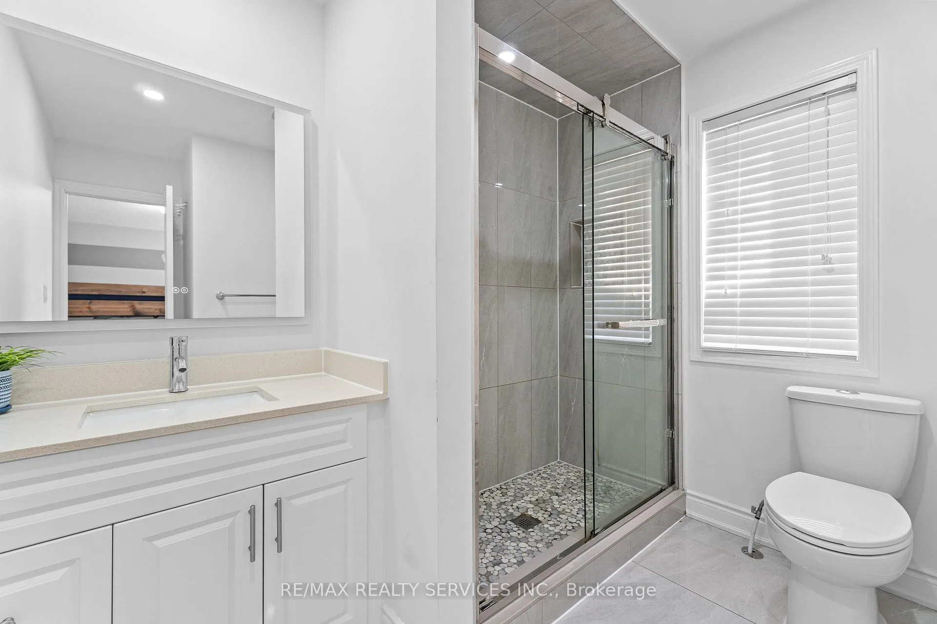 Photo 31 of 13 Fenchurch Drive, Brampton, Northwest Brampton — HOMEH