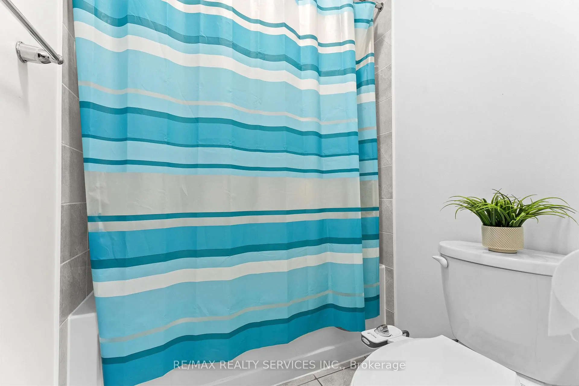 Photo 37 of 13 Fenchurch Drive, Brampton, Northwest Brampton — HOMEH