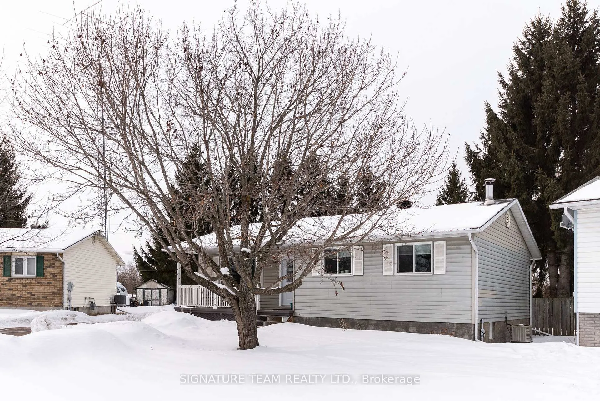 Photo 2 of 122 Springfield Crescent, Pembroke — HOMEH