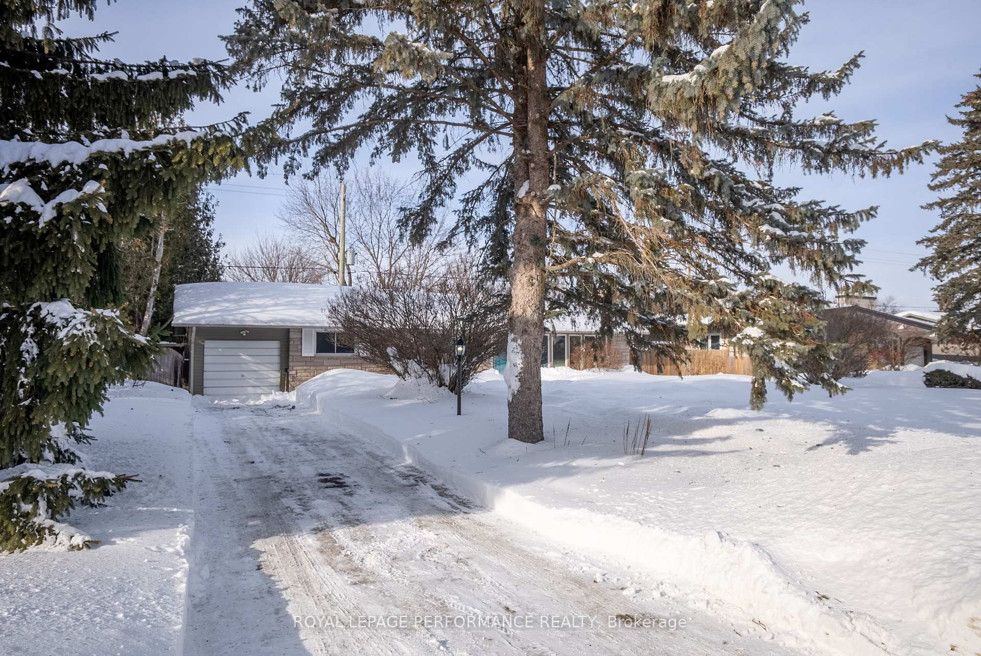 Photo 3 of 11 Evergreen Drive, Ottawa, Lynwood Village — HOMEH