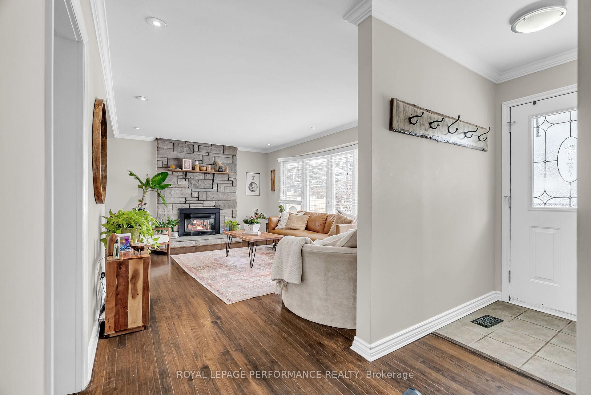 Photo 4 of 11 Evergreen Drive, Ottawa, Lynwood Village — HOMEH