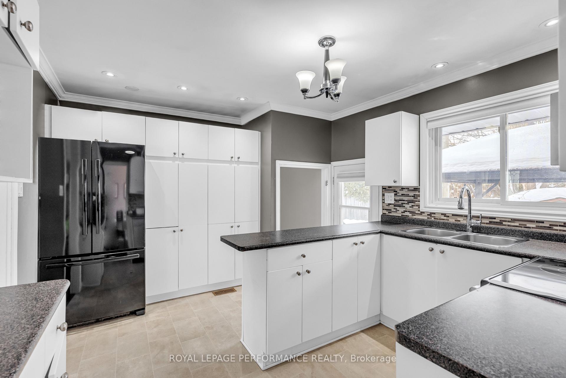 Photo 12 of 11 Evergreen Drive, Ottawa, Lynwood Village — HOMEH