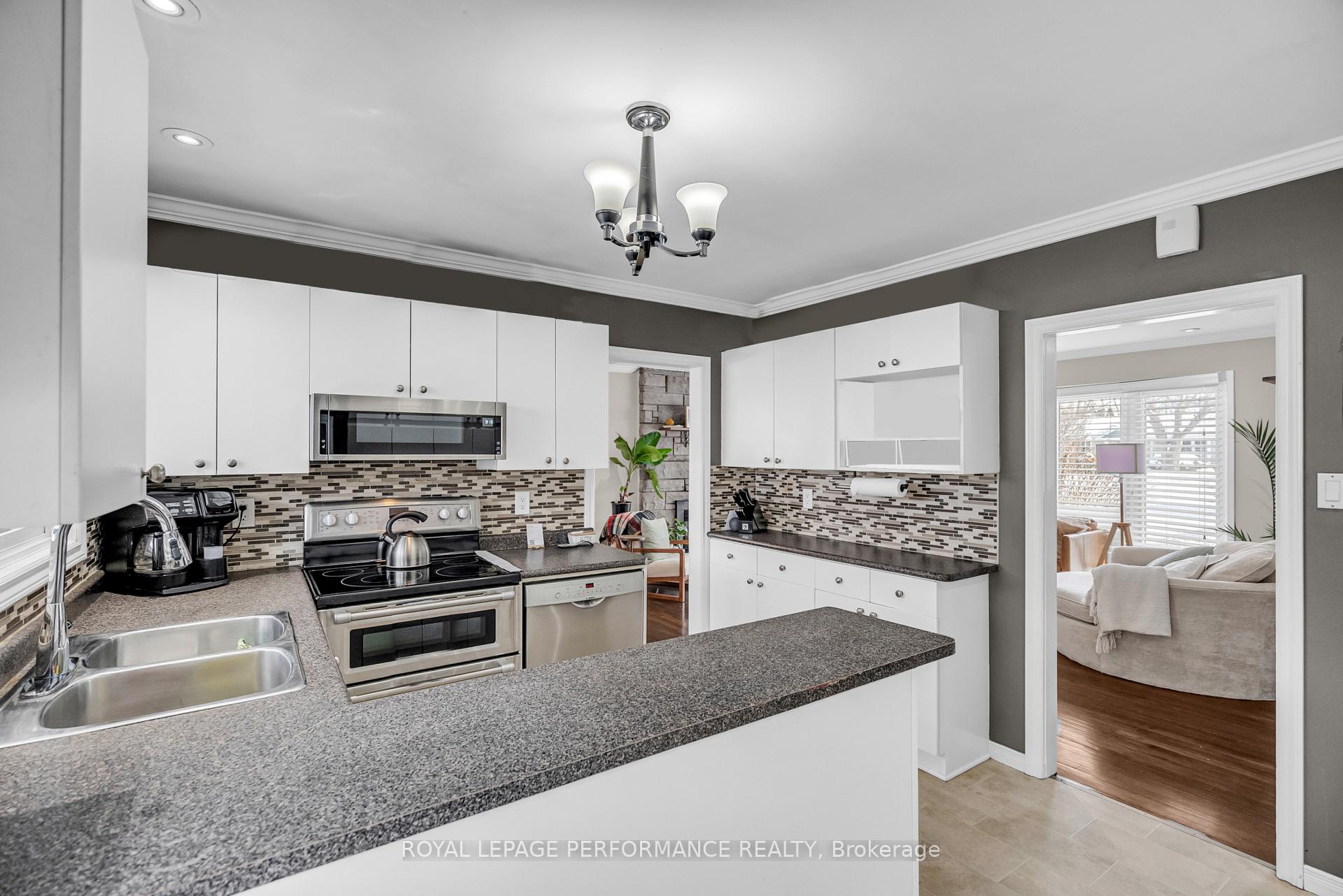 Photo 13 of 11 Evergreen Drive, Ottawa, Lynwood Village — HOMEH
