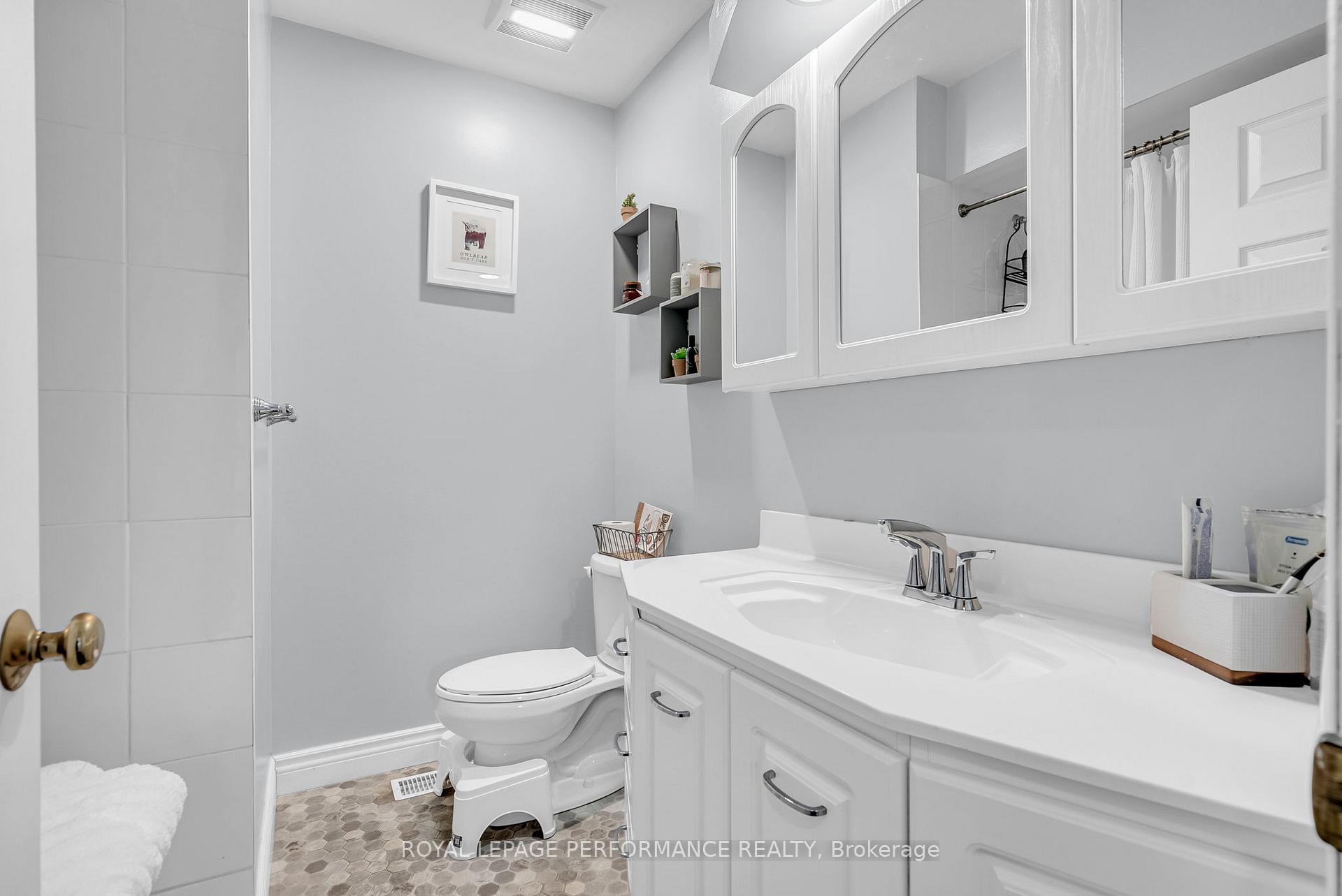 Photo 15 of 11 Evergreen Drive, Ottawa, Lynwood Village — HOMEH
