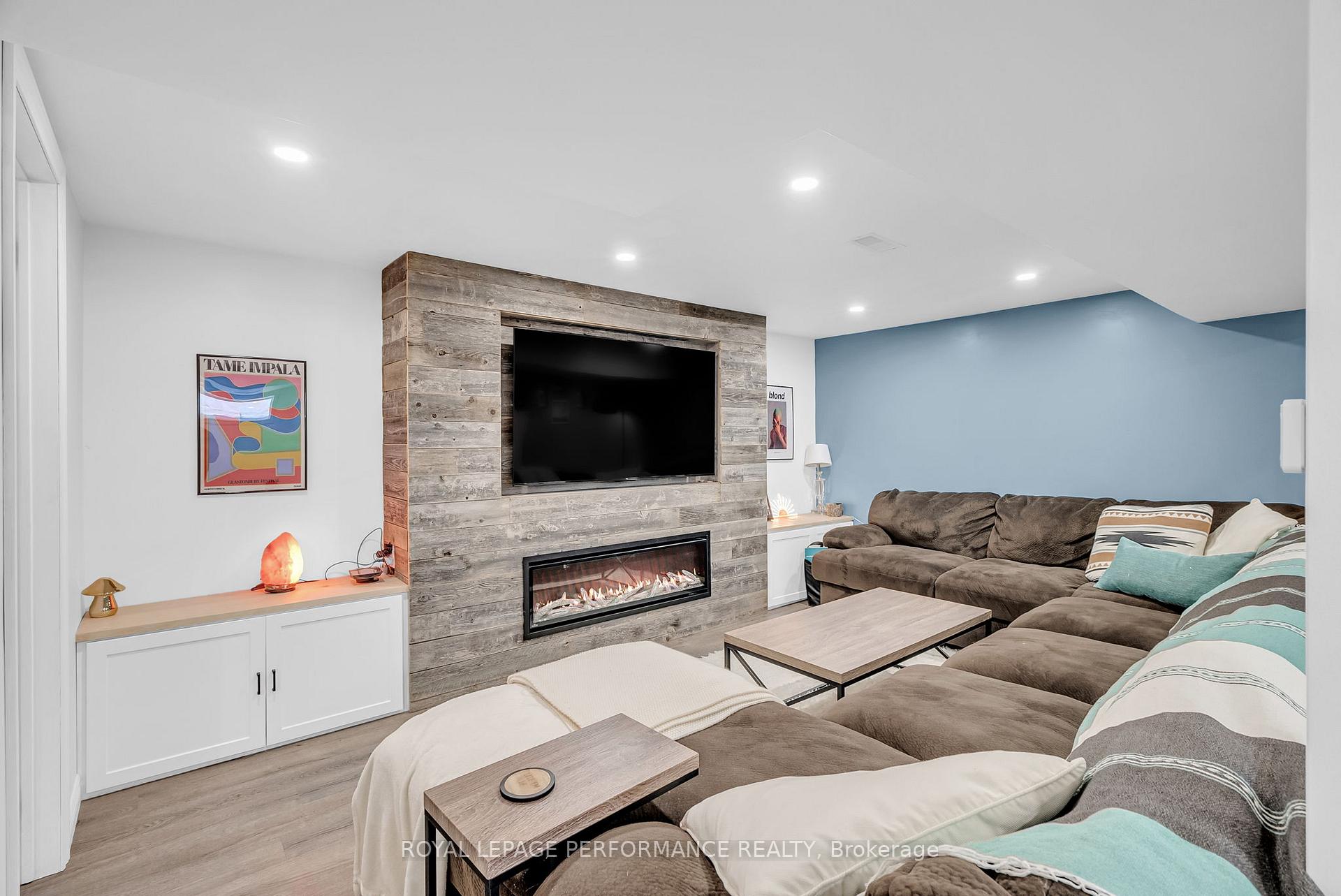 Photo 23 of 11 Evergreen Drive, Ottawa, Lynwood Village — HOMEH