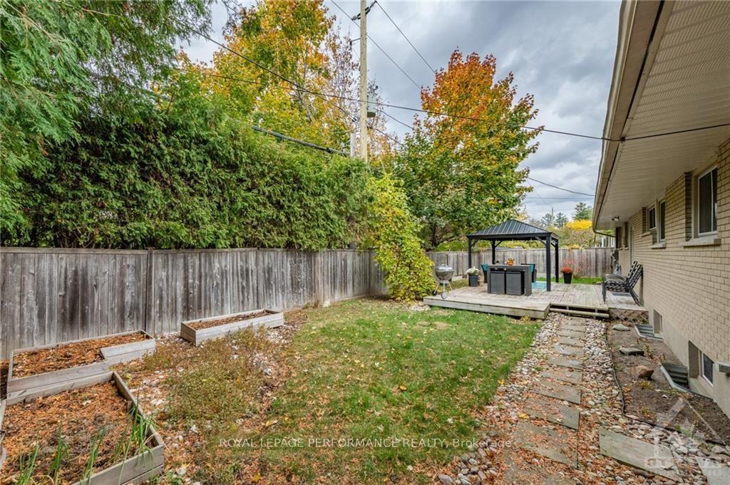 Photo 36 of 11 Evergreen Drive, Ottawa, Lynwood Village — HOMEH