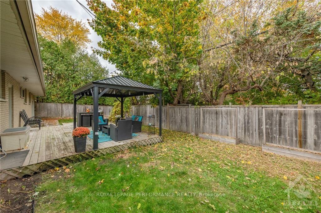 Photo 41 of 11 Evergreen Drive, Ottawa, Lynwood Village — HOMEH
