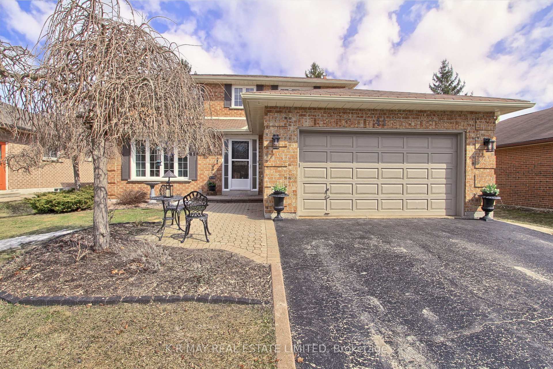 Photo 2 of 41 Enzo Crescent, Uxbridge — HOMEH