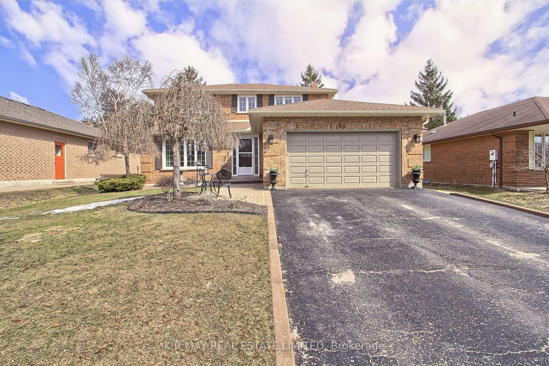 Photo 3 of 41 Enzo Crescent, Uxbridge — HOMEH