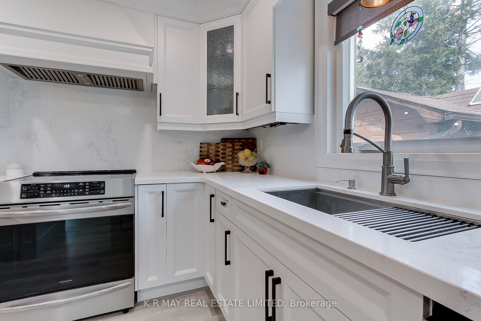 Photo 12 of 41 Enzo Crescent, Uxbridge — HOMEH