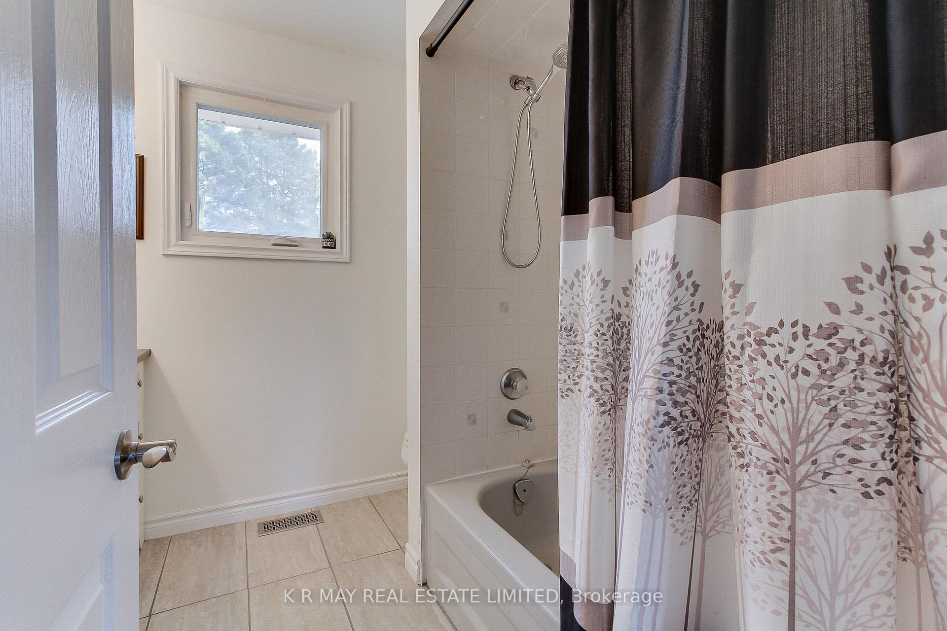 Photo 33 of 41 Enzo Crescent, Uxbridge — HOMEH