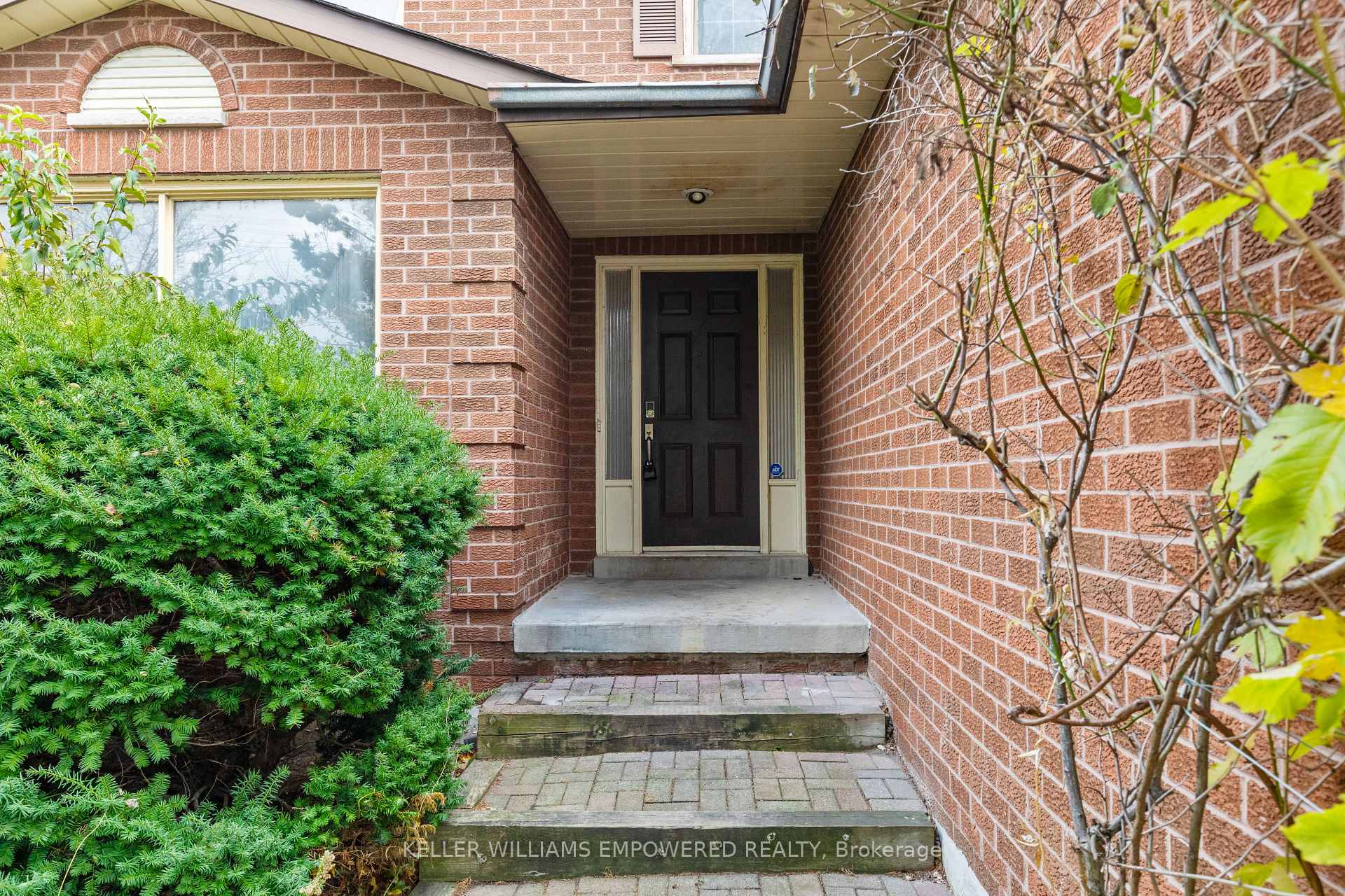 Photo 3 of 53 Anthony Lane, Vaughan, Glen Shields — HOMEH