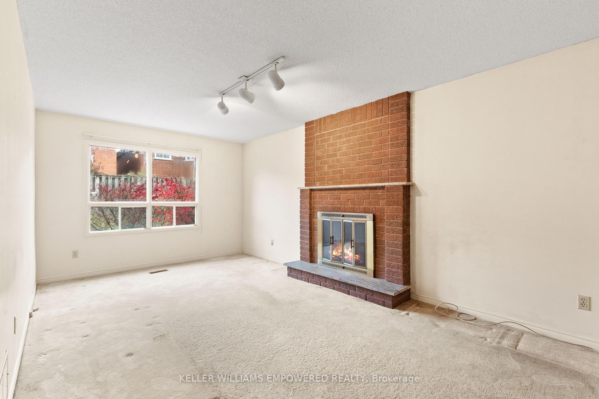 Photo 4 of 53 Anthony Lane, Vaughan, Glen Shields — HOMEH