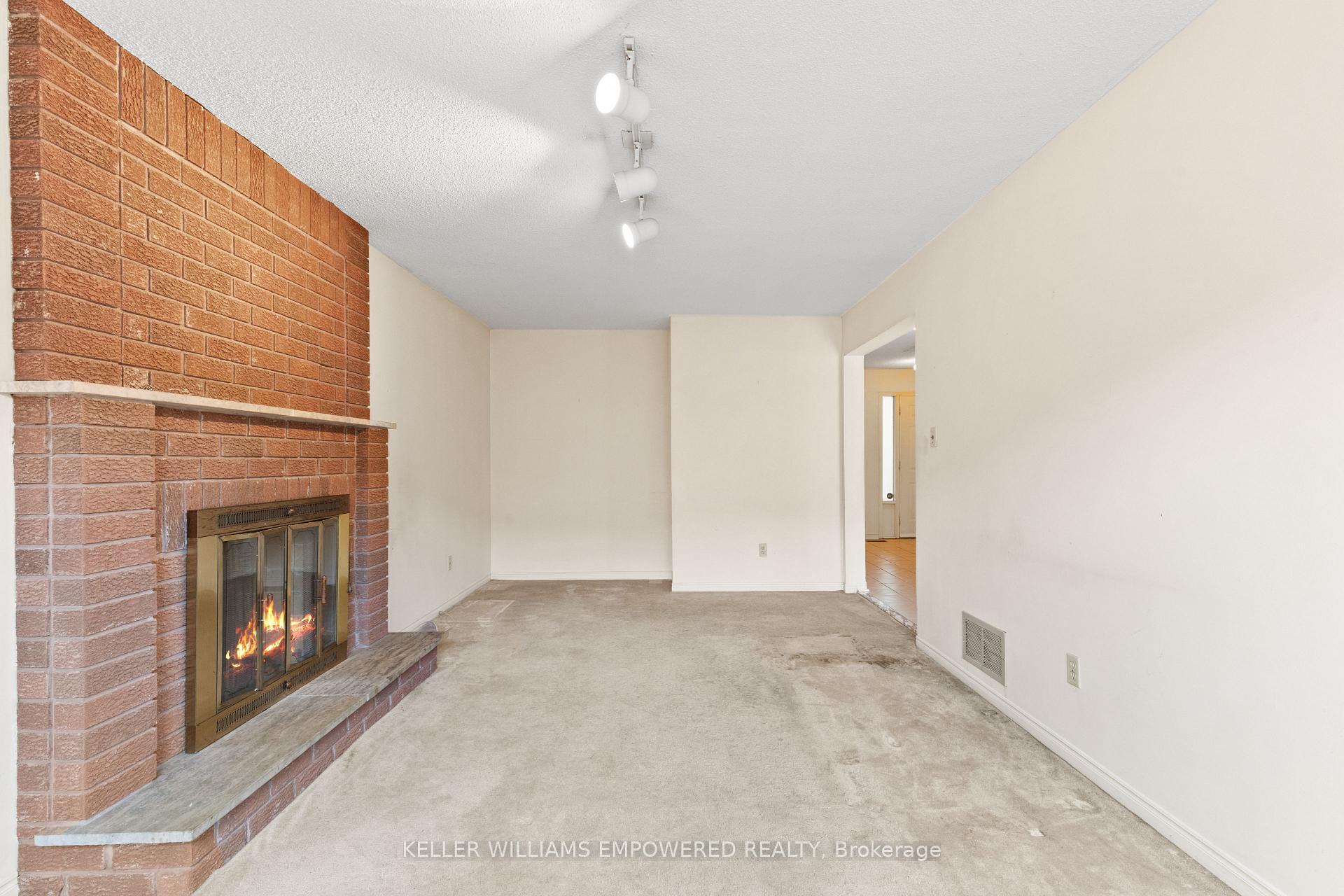 Photo 5 of 53 Anthony Lane, Vaughan, Glen Shields — HOMEH