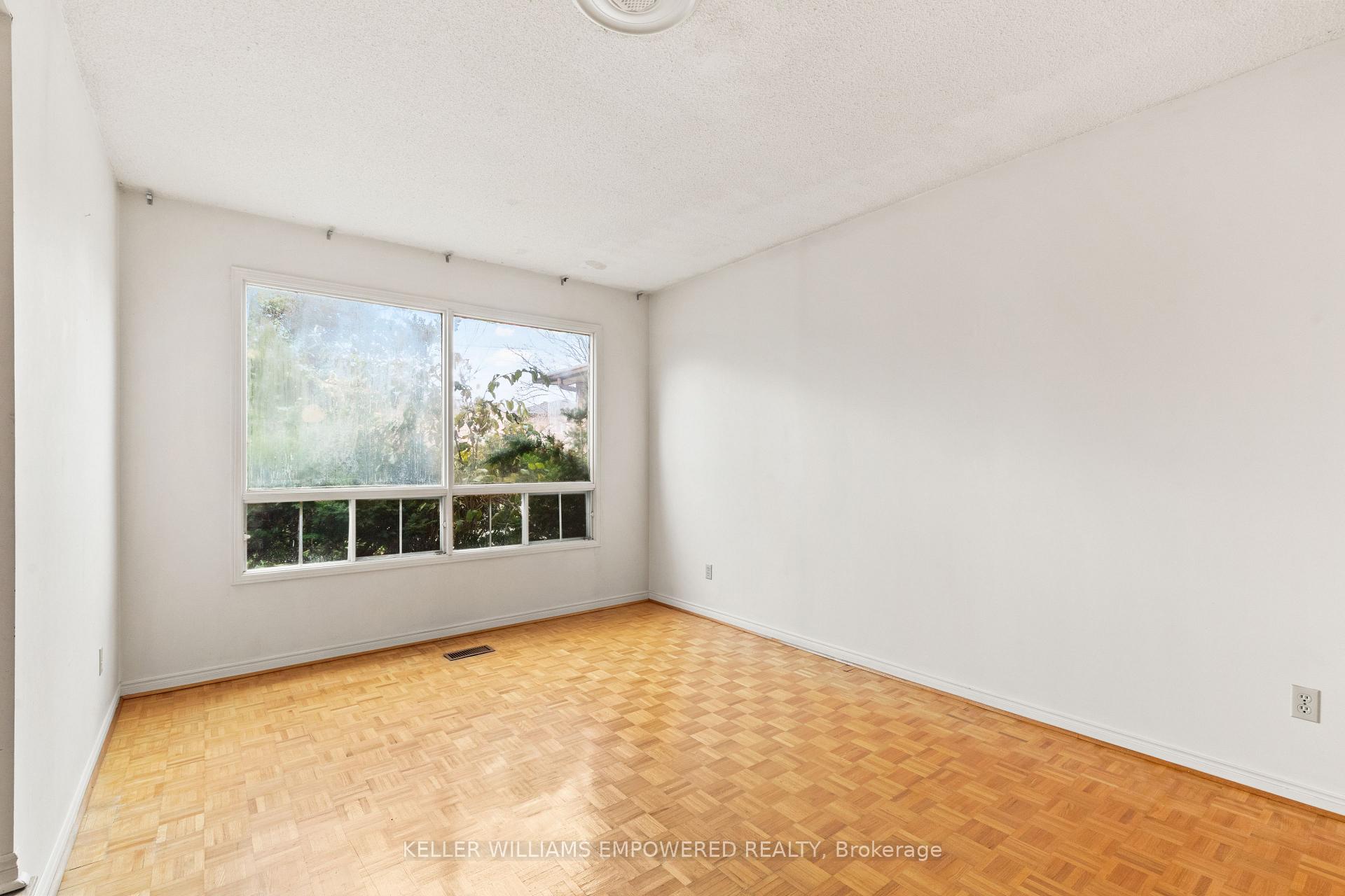 Photo 6 of 53 Anthony Lane, Vaughan, Glen Shields — HOMEH