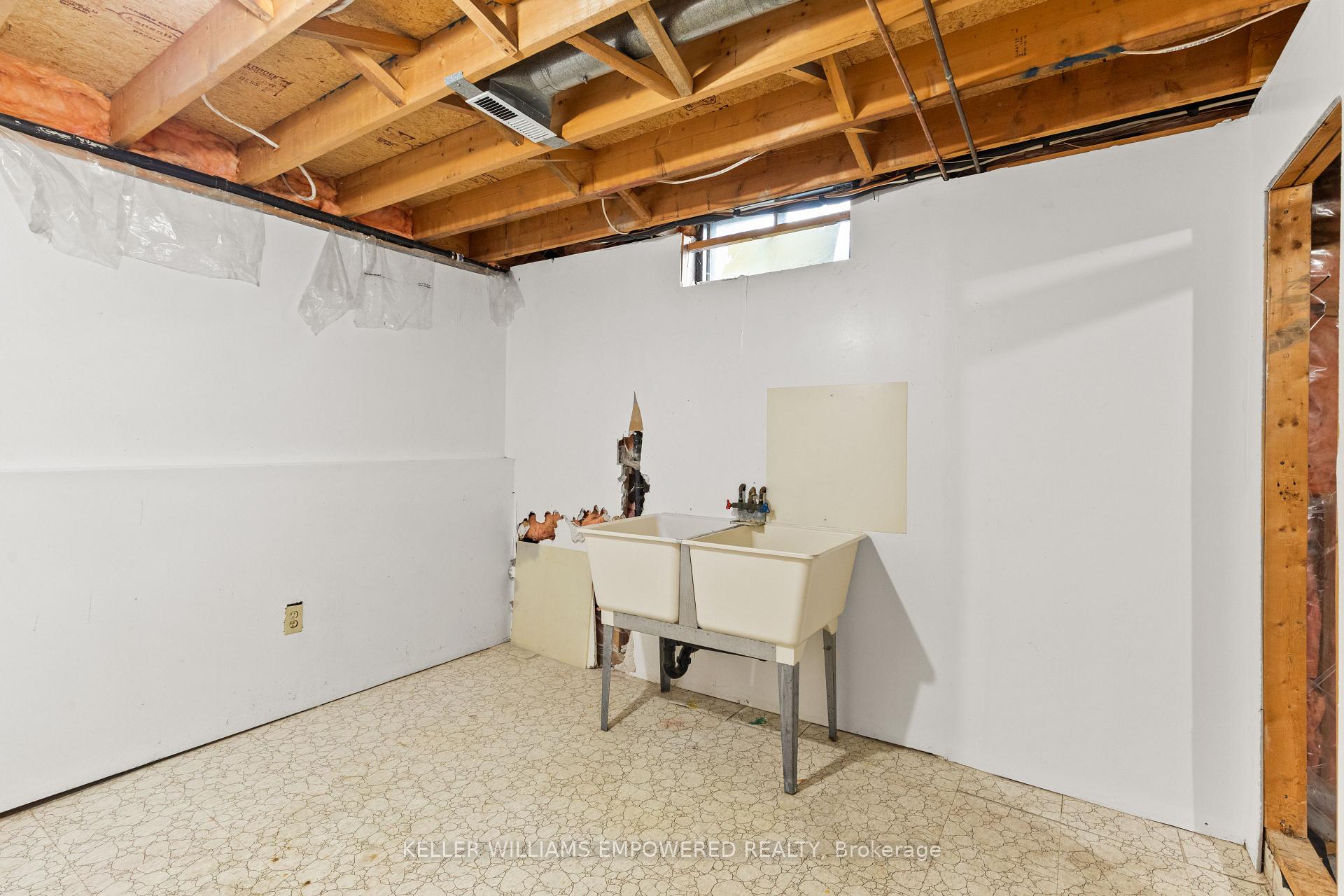 Photo 24 of 53 Anthony Lane, Vaughan, Glen Shields — HOMEH