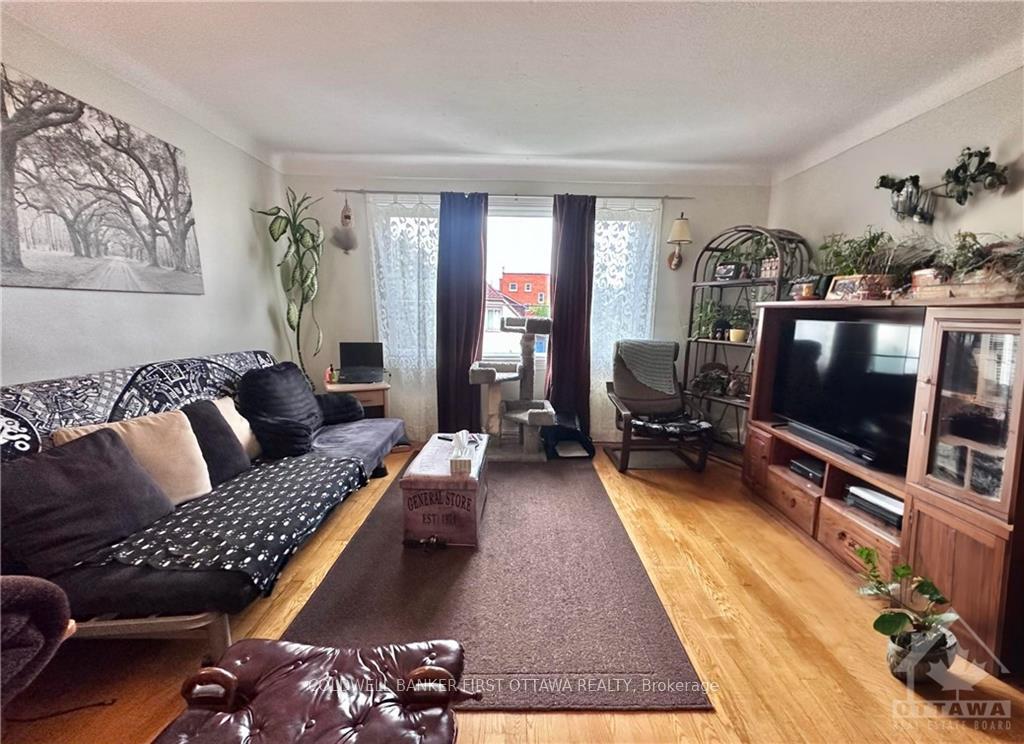 Photo 5 of 208 Cambridge Street N, Ottawa, West Centre Town — HOMEH