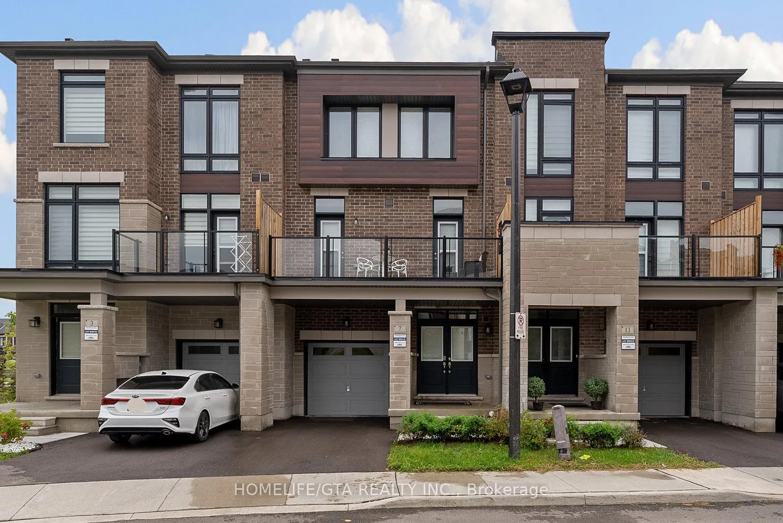 Front of 7 Holyrood Crescent