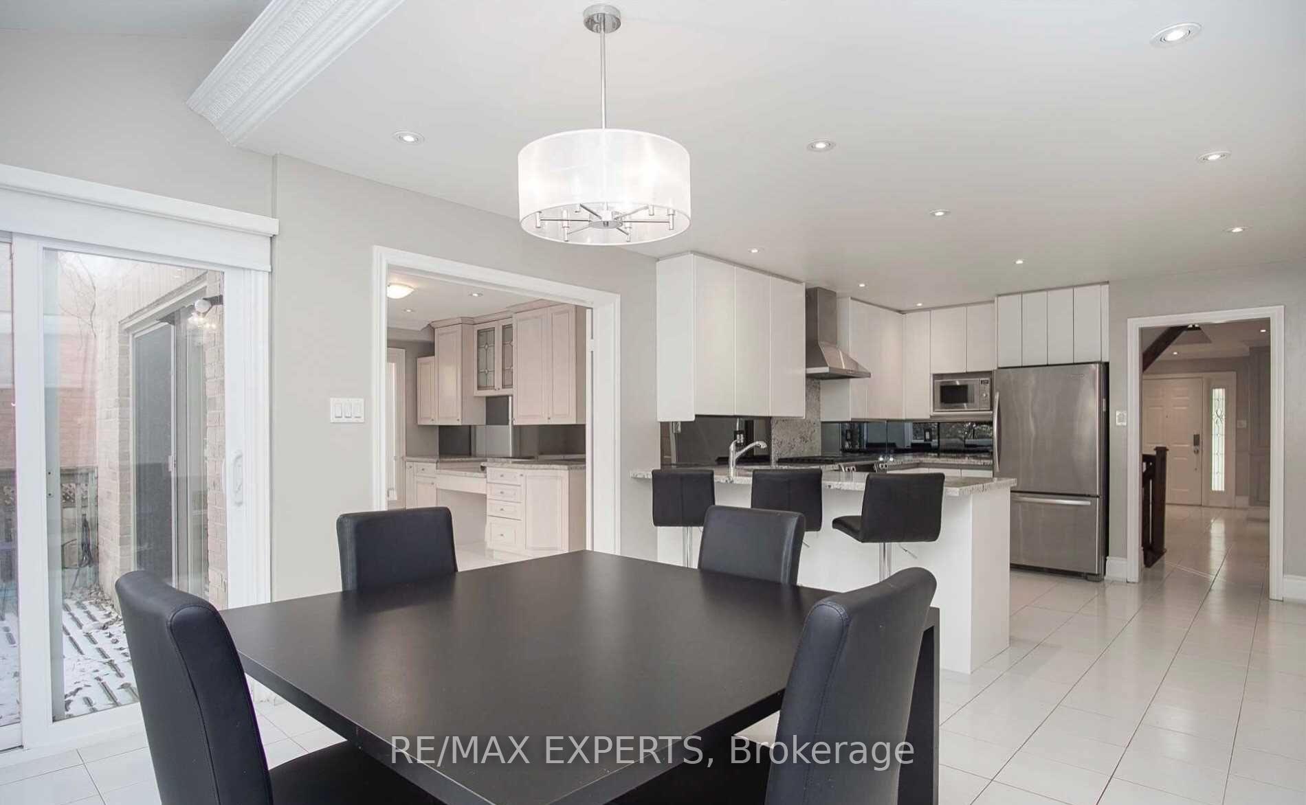 Photo 4 of 33 Rose Green Drive, Vaughan, Uplands — HOMEH