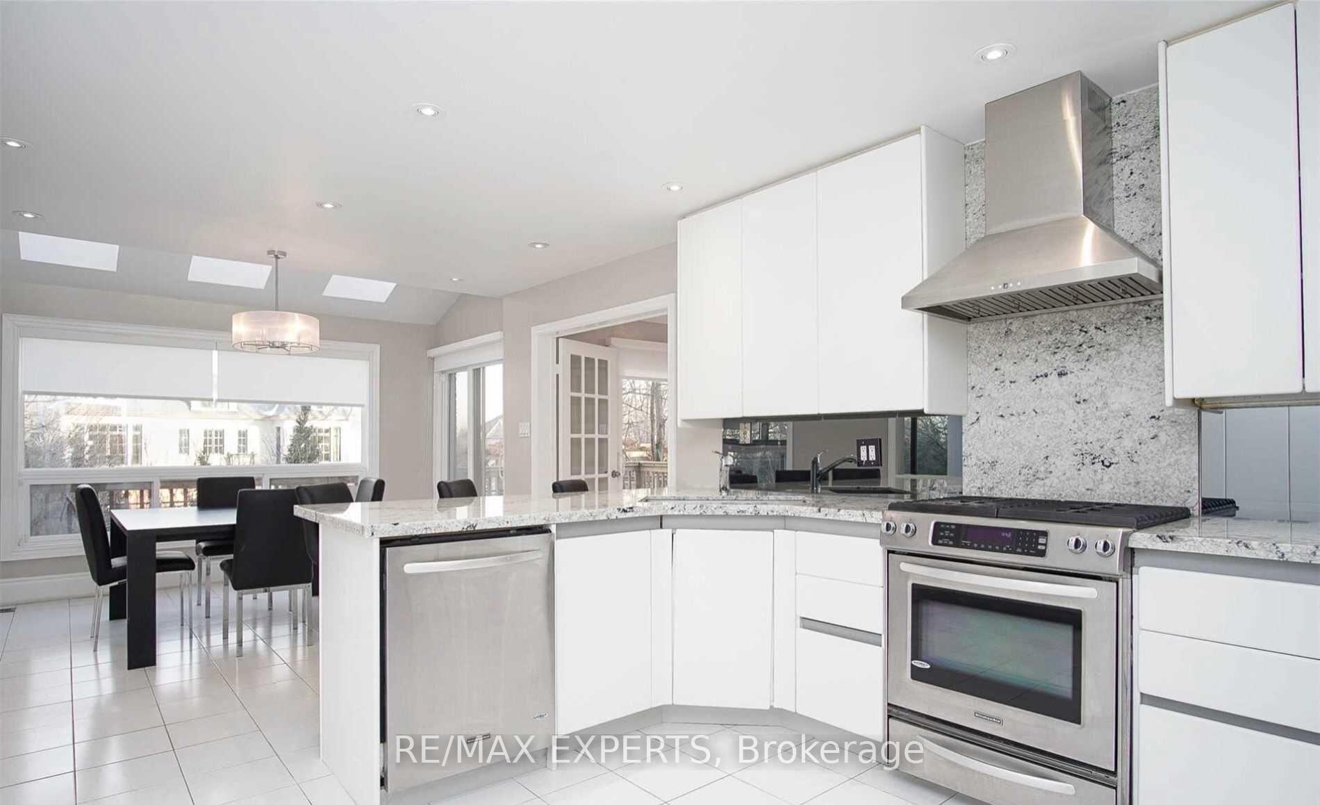 Photo 5 of 33 Rose Green Drive, Vaughan, Uplands — HOMEH