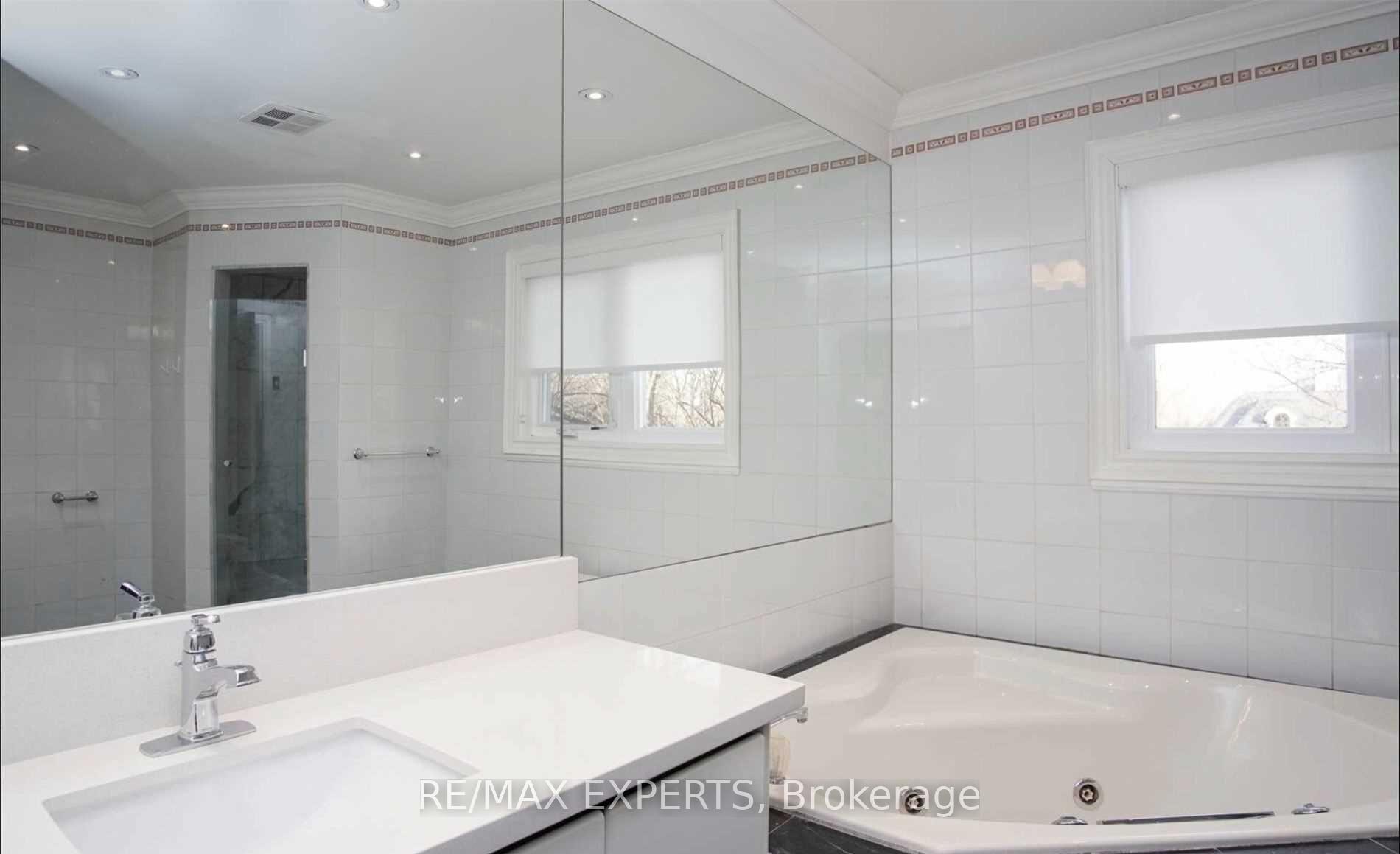 Photo 12 of 33 Rose Green Drive, Vaughan, Uplands — HOMEH