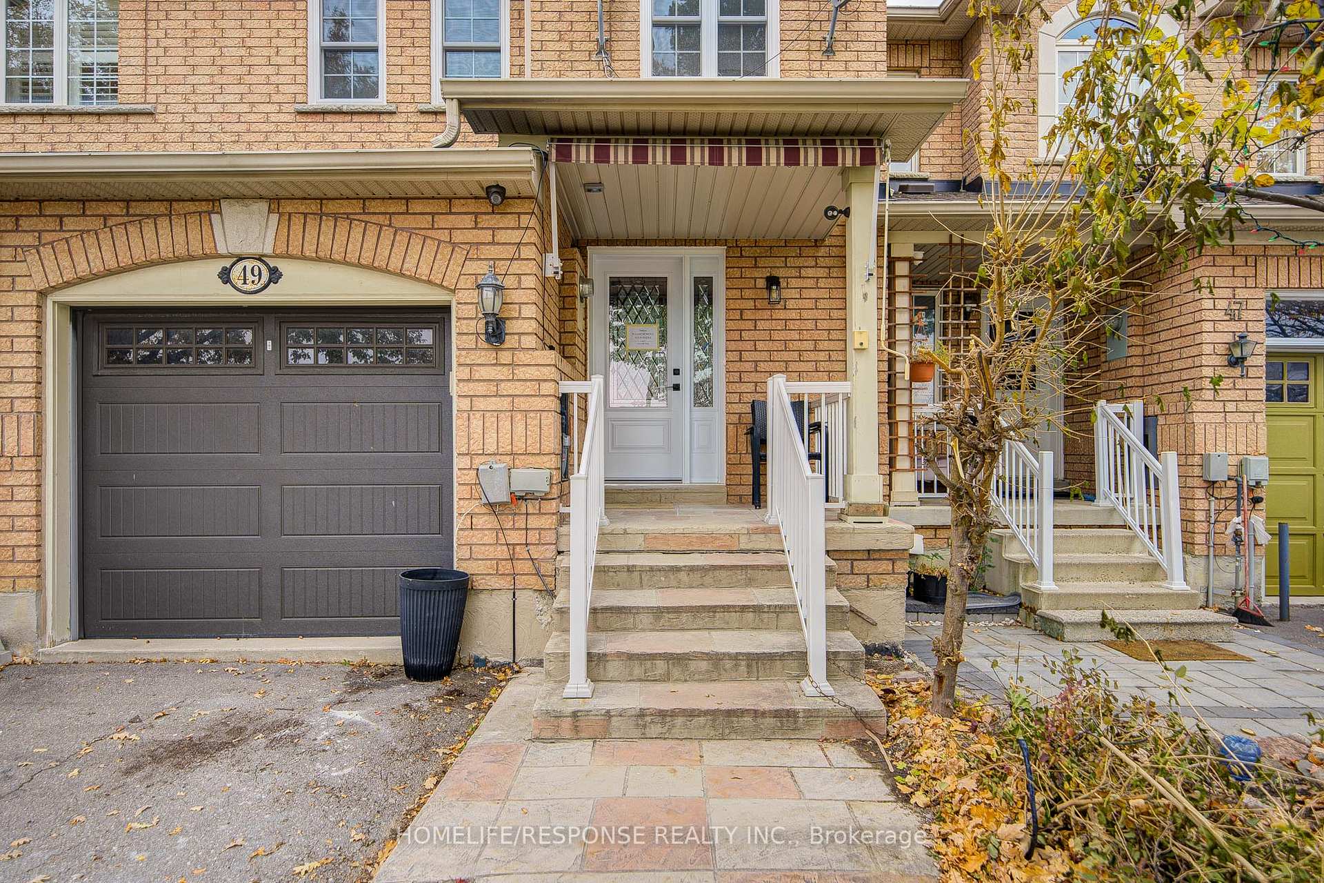 Photo 2 of 49 Kale Crescent, Vaughan, Maple — HOMEH