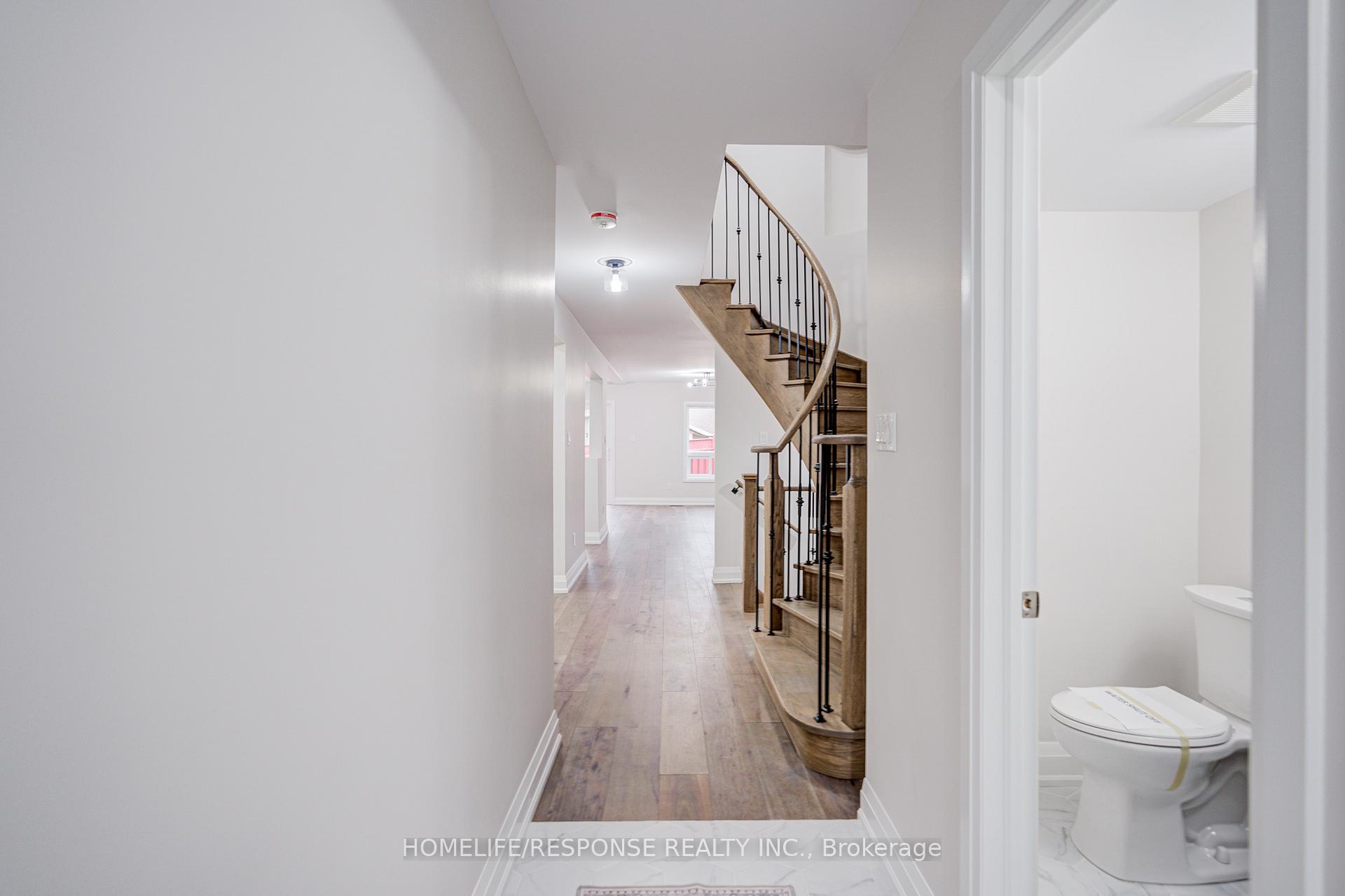 Photo 4 of 49 Kale Crescent, Vaughan, Maple — HOMEH