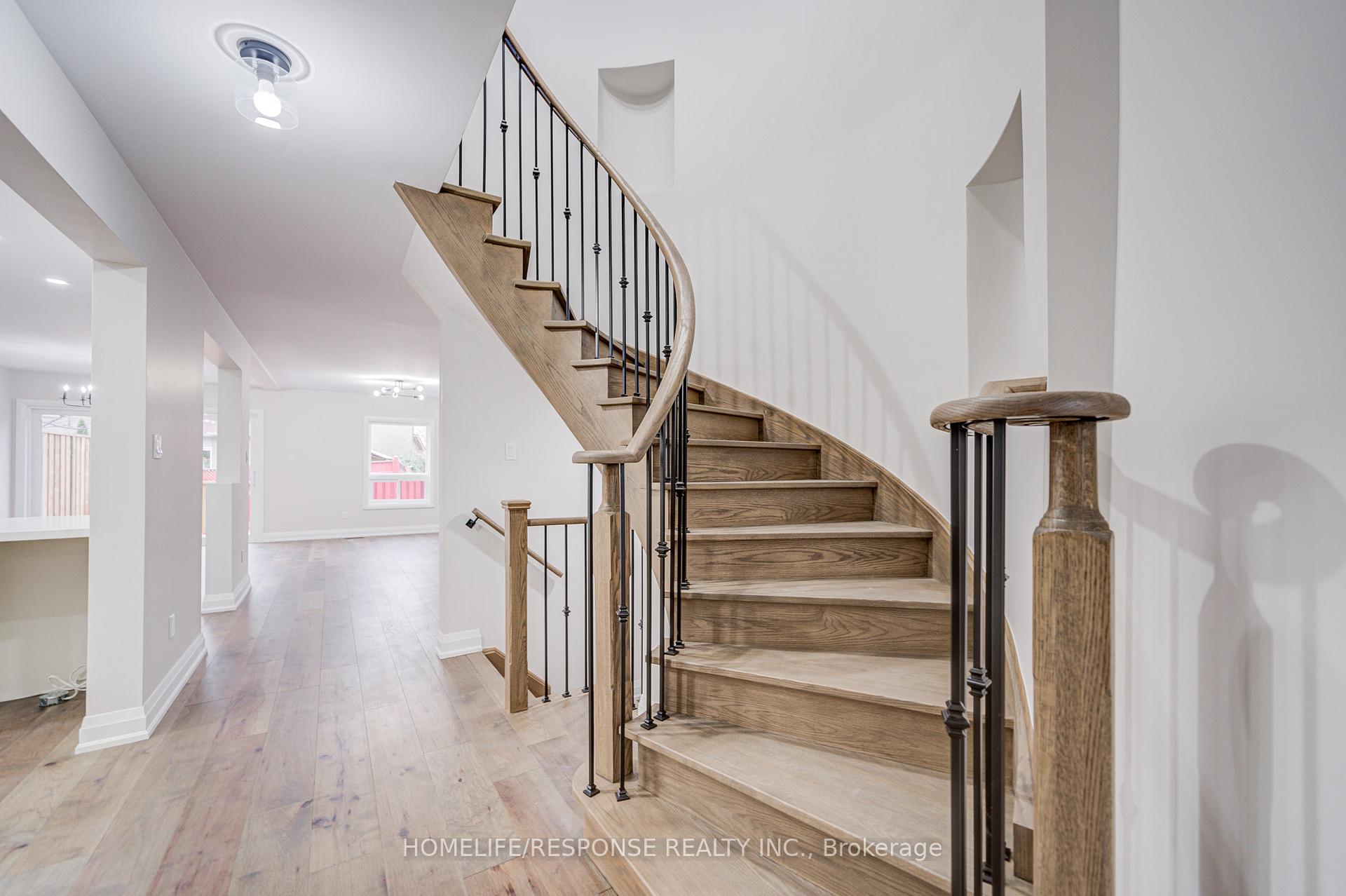 Photo 6 of 49 Kale Crescent, Vaughan, Maple — HOMEH